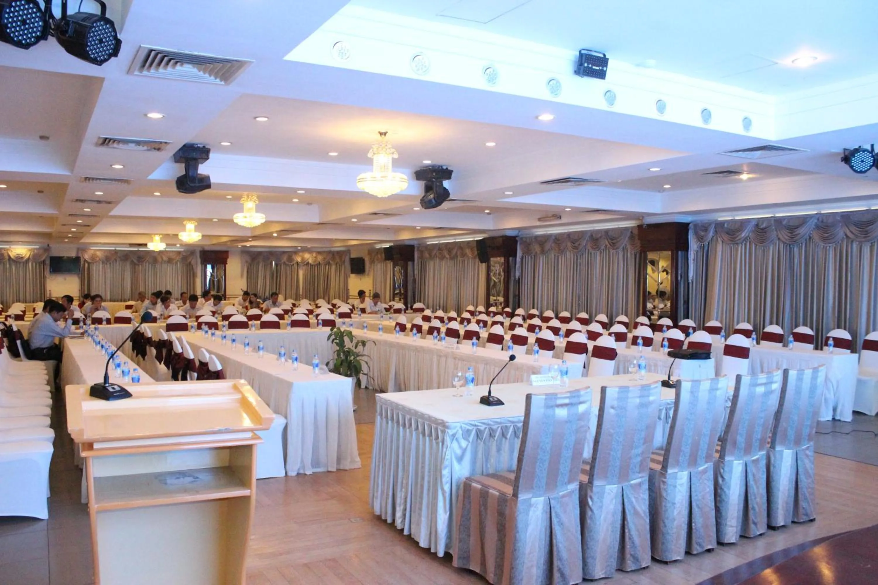 Banquet/Function facilities in Thien Hong - Arc En Ciel Hotel