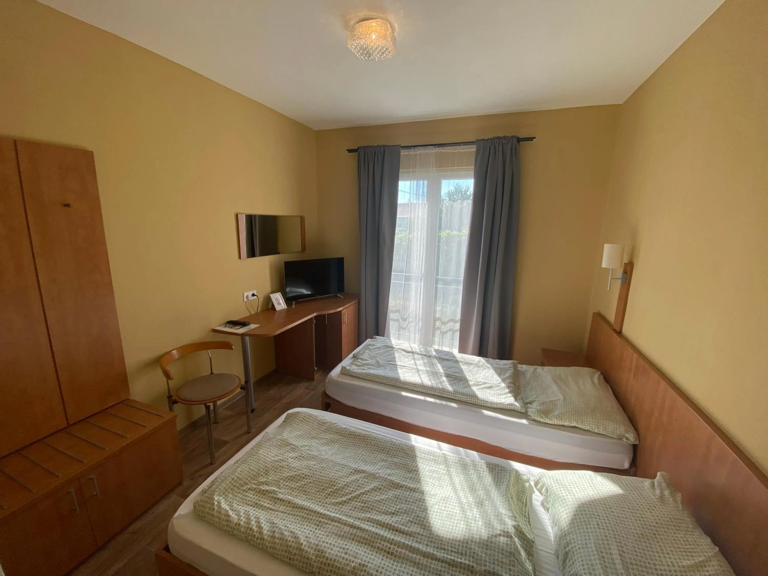 Twin Room with Private Bathroom - single occupancy in Kalcit Tourist Motel