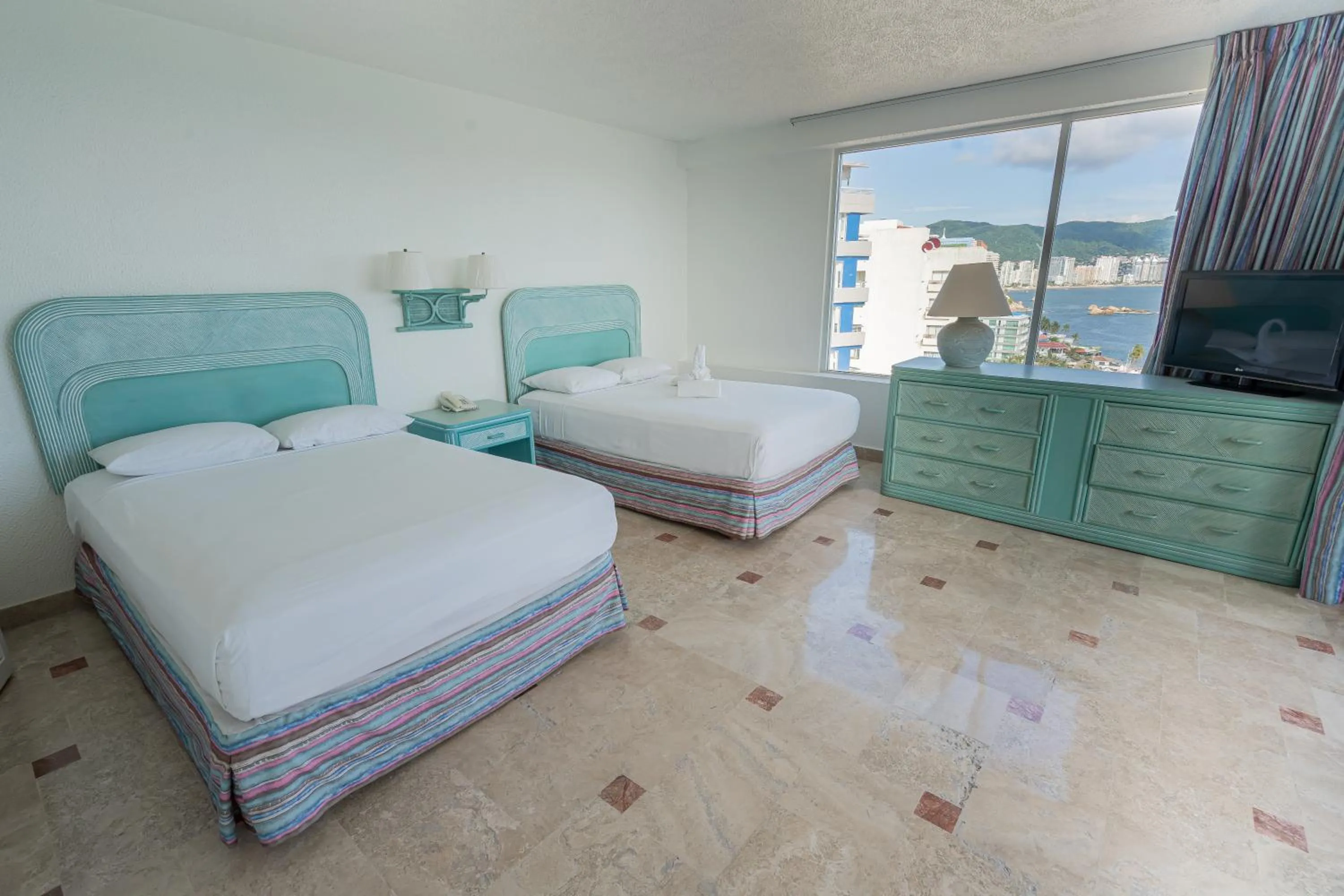 TV and multimedia in Playa Suites Acapulco