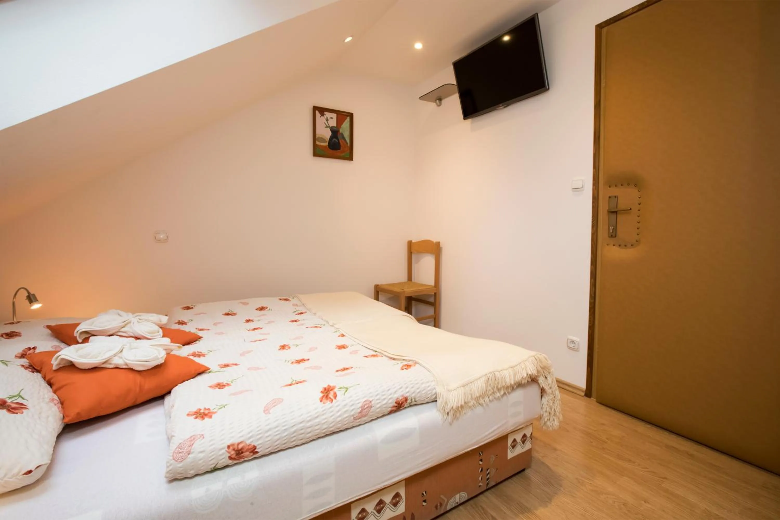 Photo of the whole room, Bed in Accommodation Resman