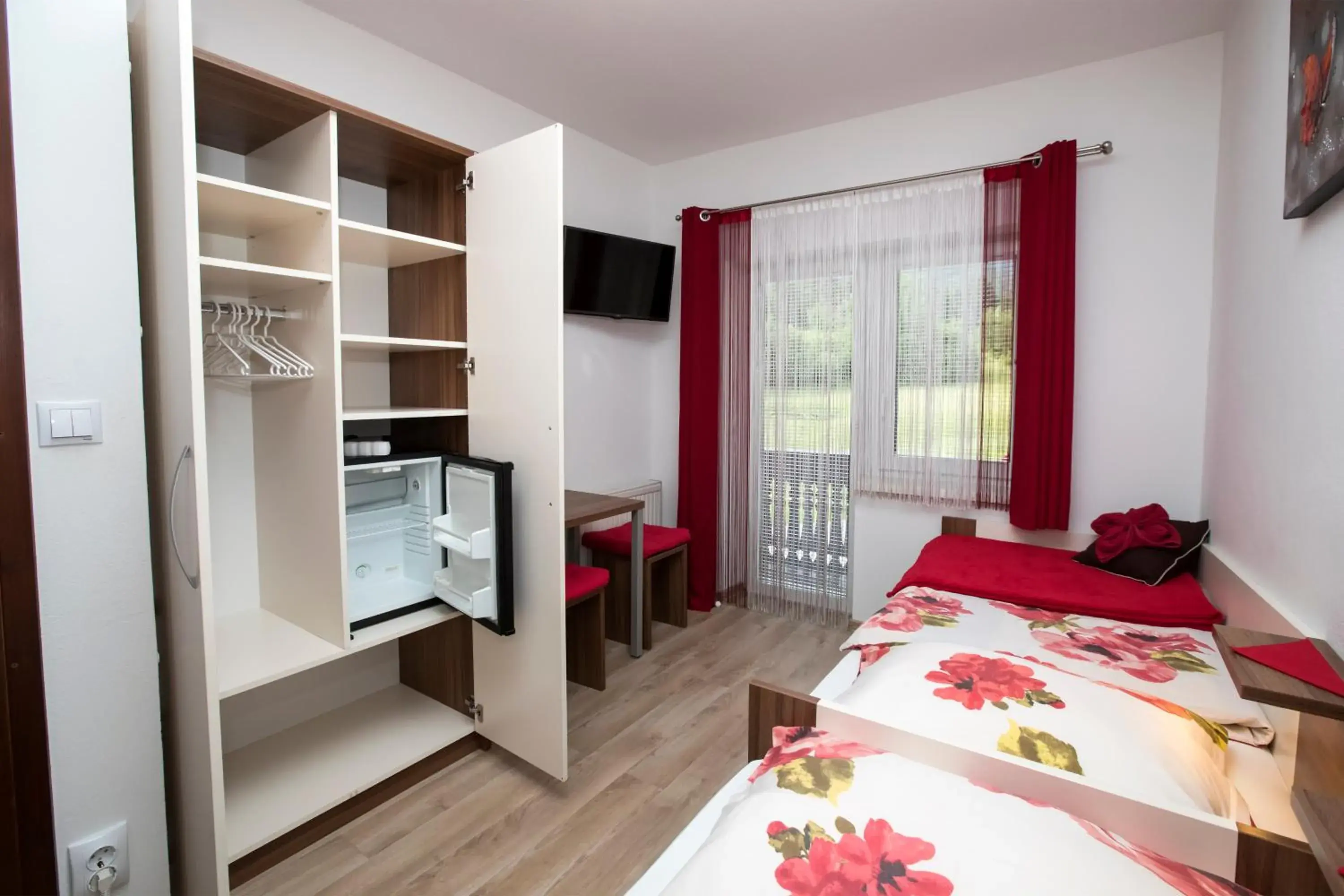 Twin Room with Balcony in Accommodation Resman Twin Room with Balcony in Accommodation Resman