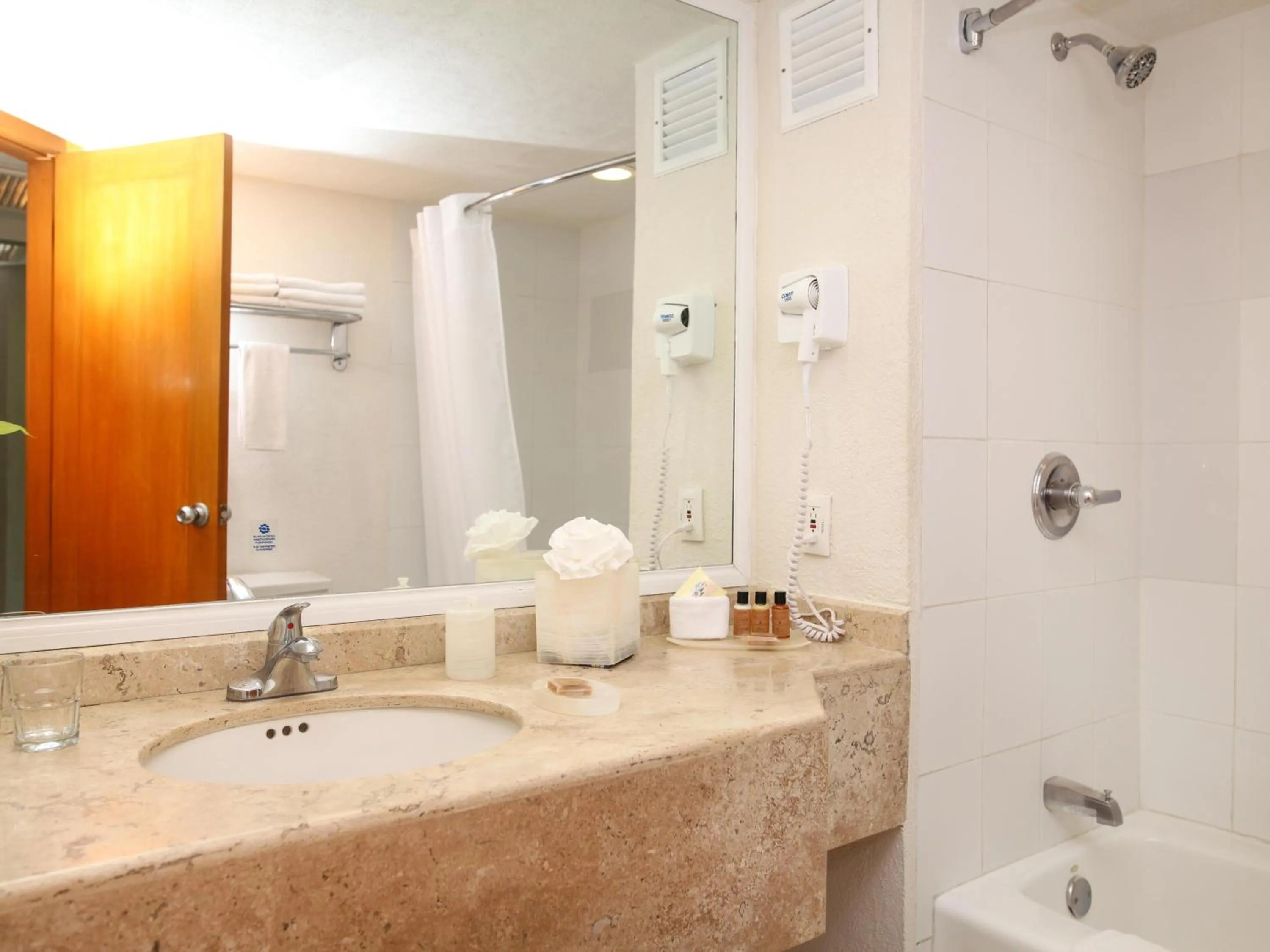 Shower in Hotel Casa Mexicana Cozumel