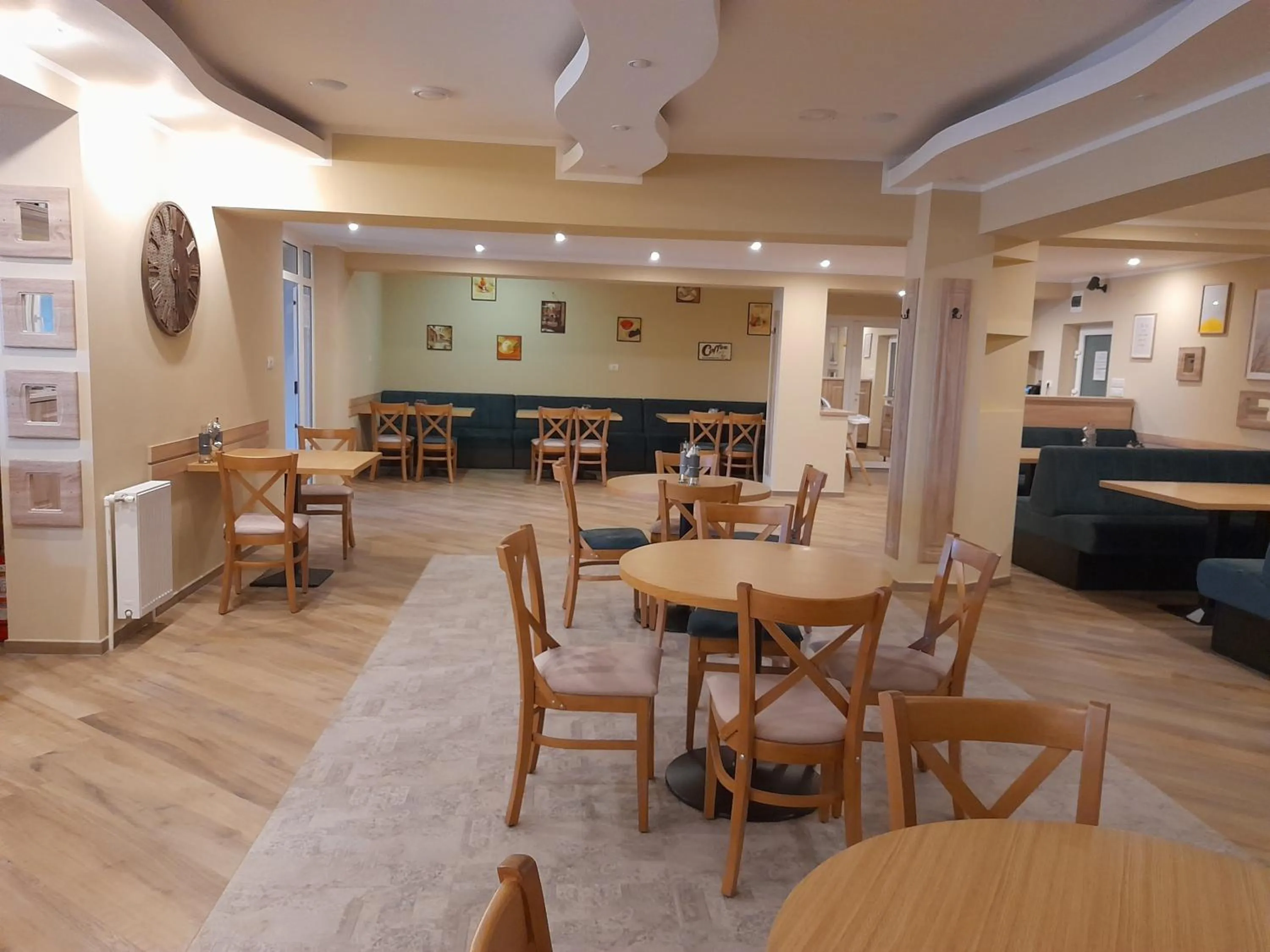 Restaurant/places to eat in Hotel Caras