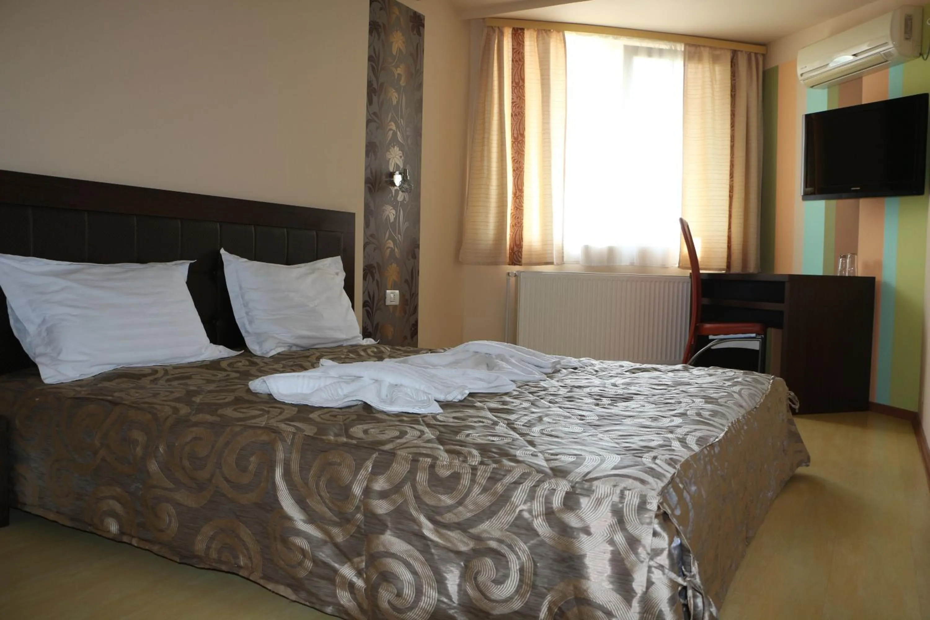 Photo of the whole room, Bed in Hotel Caras