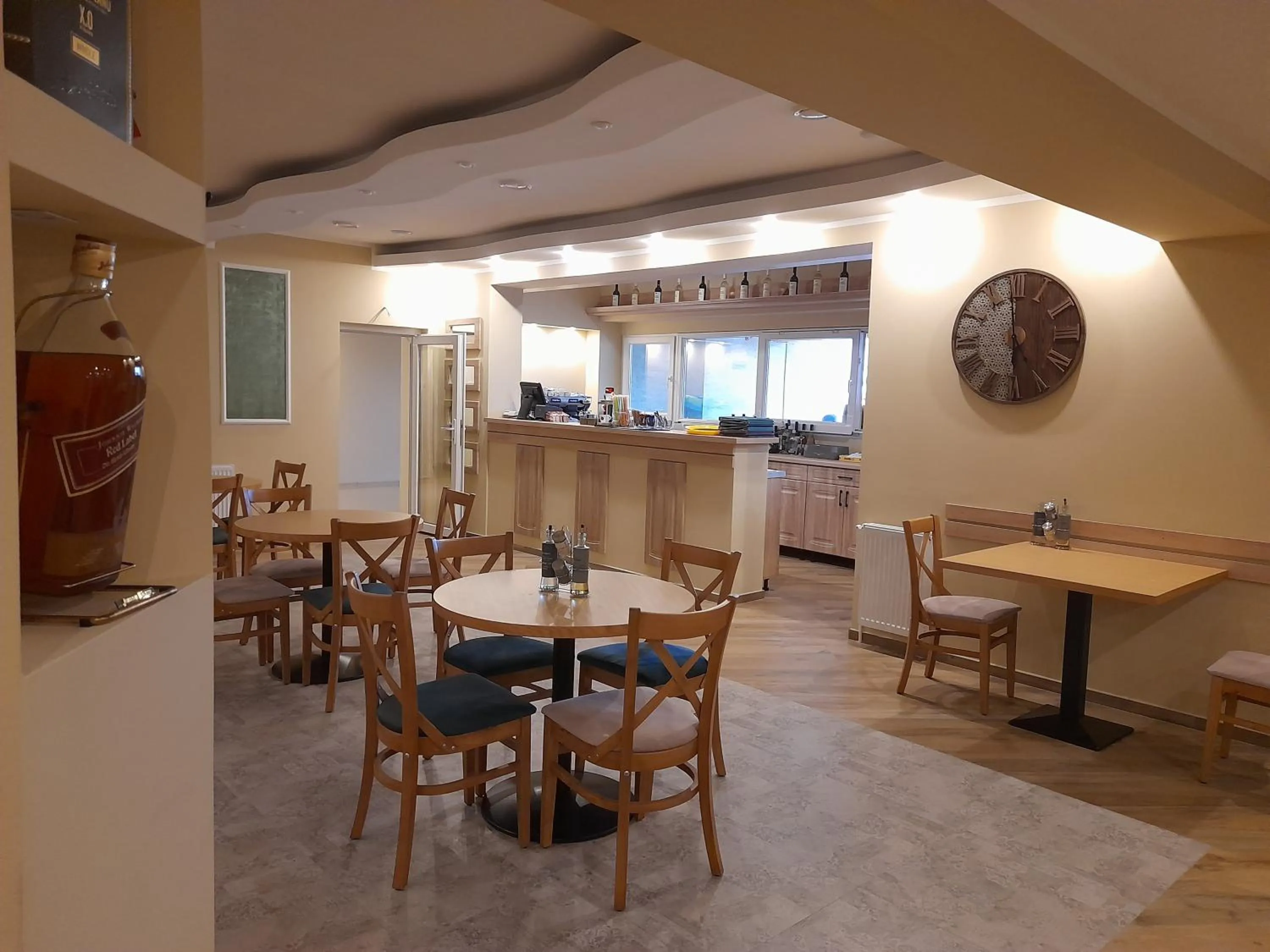 Restaurant/places to eat in Hotel Caras