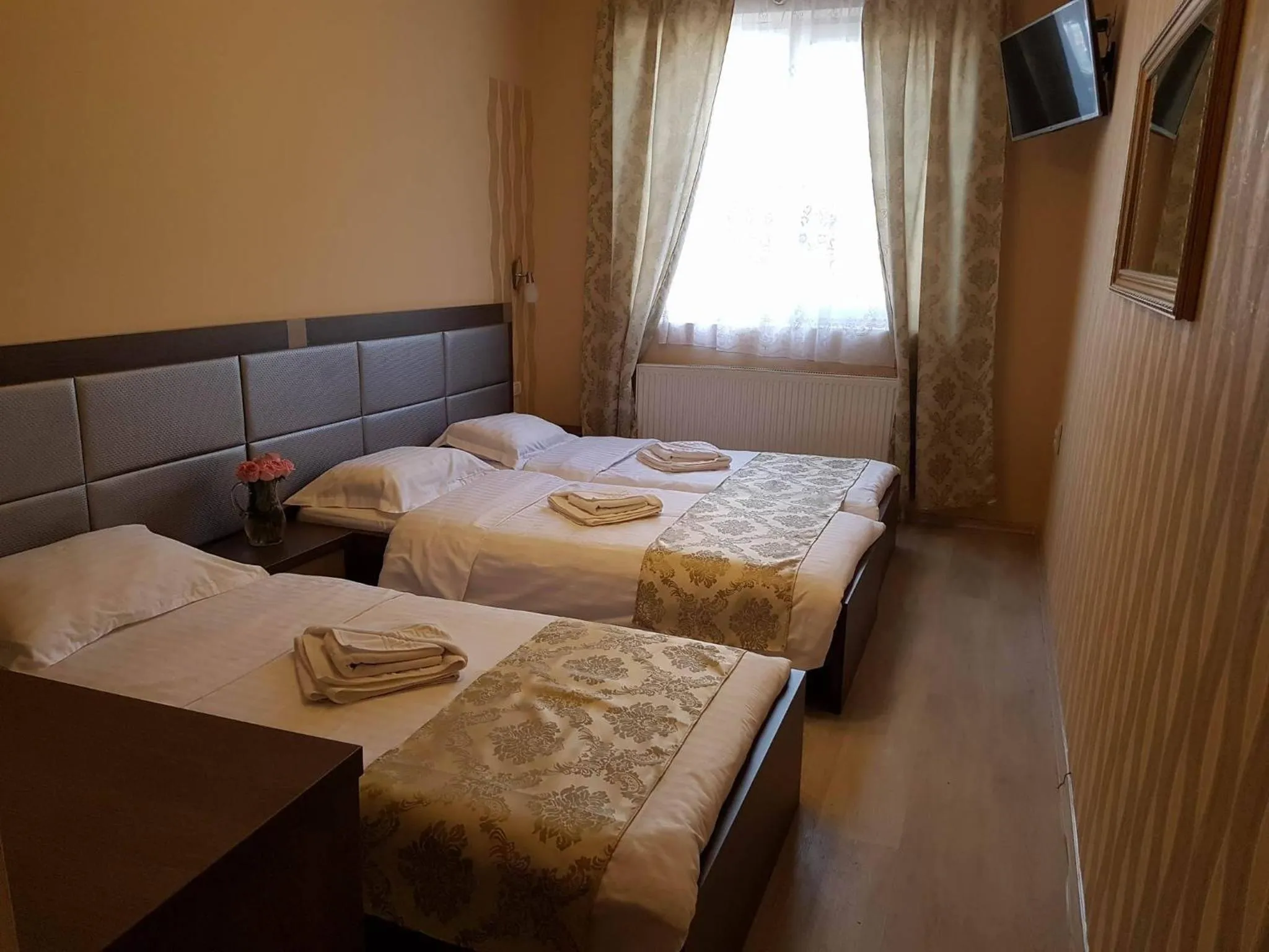 Photo of the whole room, Bed in Hotel Caras