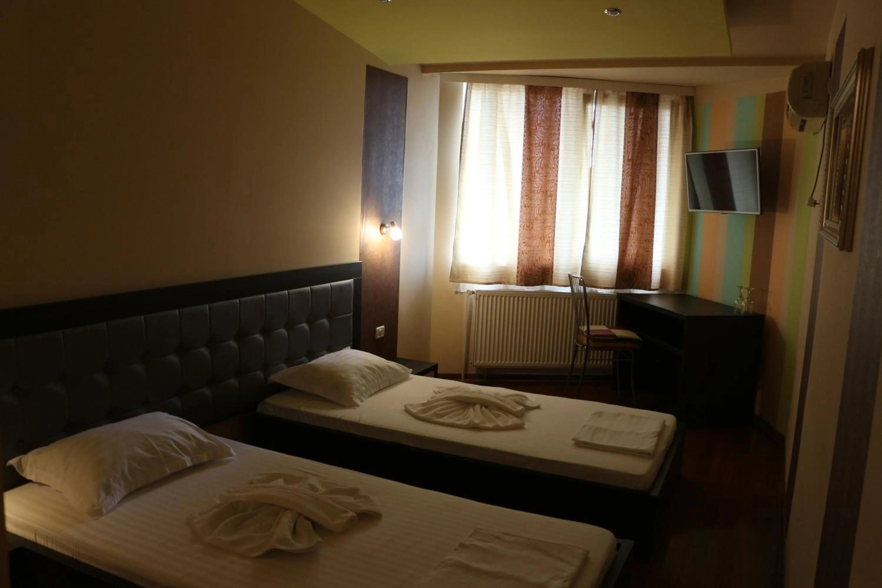 Photo of the whole room, Bed in Hotel Caras