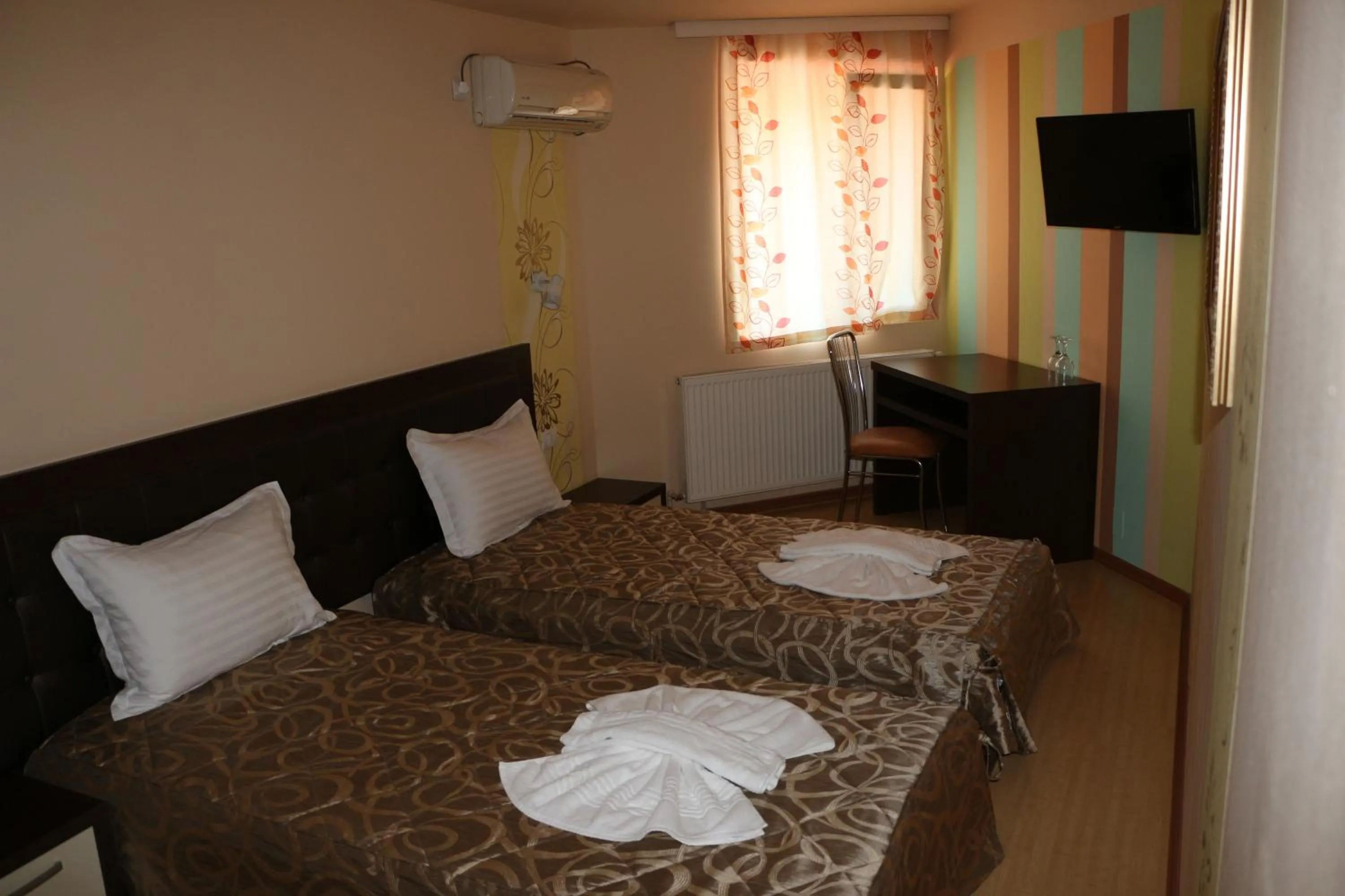 Photo of the whole room, Bed in Hotel Caras