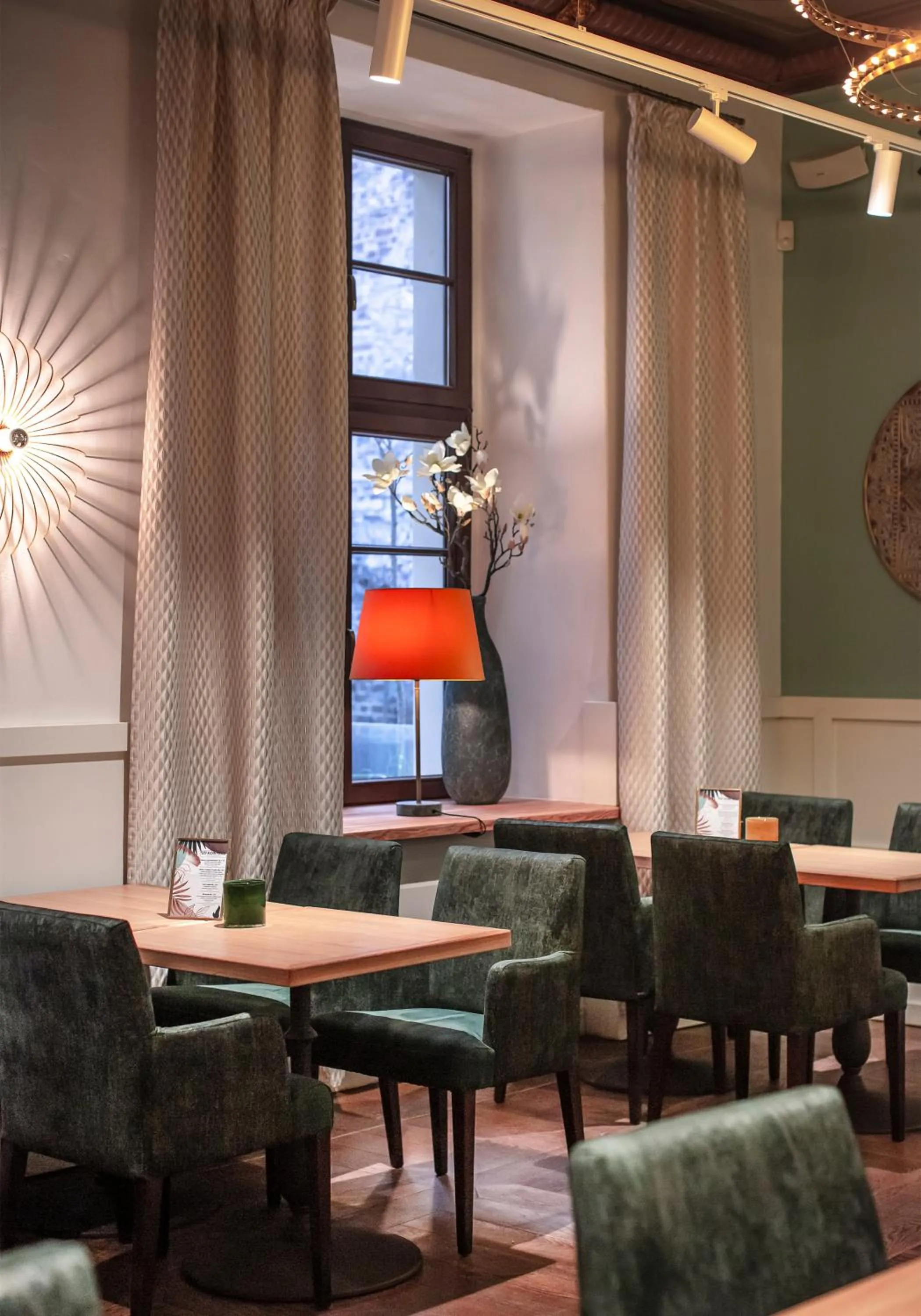 Restaurant/places to eat in Apartamenty Sowa Toruń