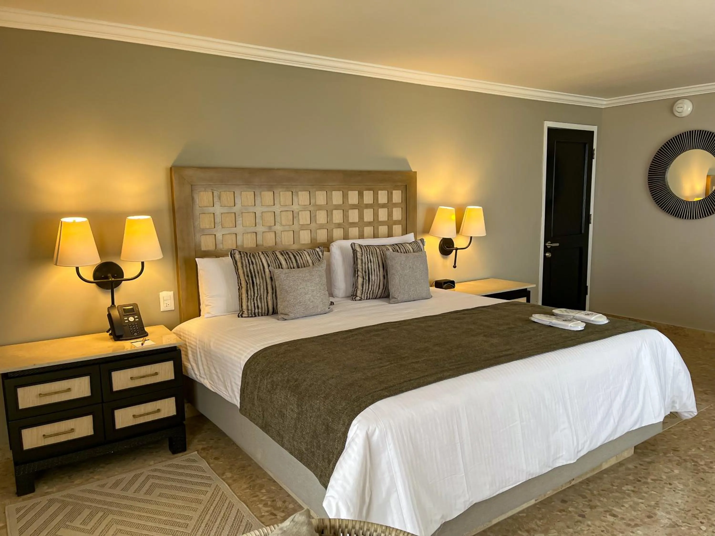 Photo of the whole room, Bed in Princess Mundo Imperial Riviera Diamante Acapulco