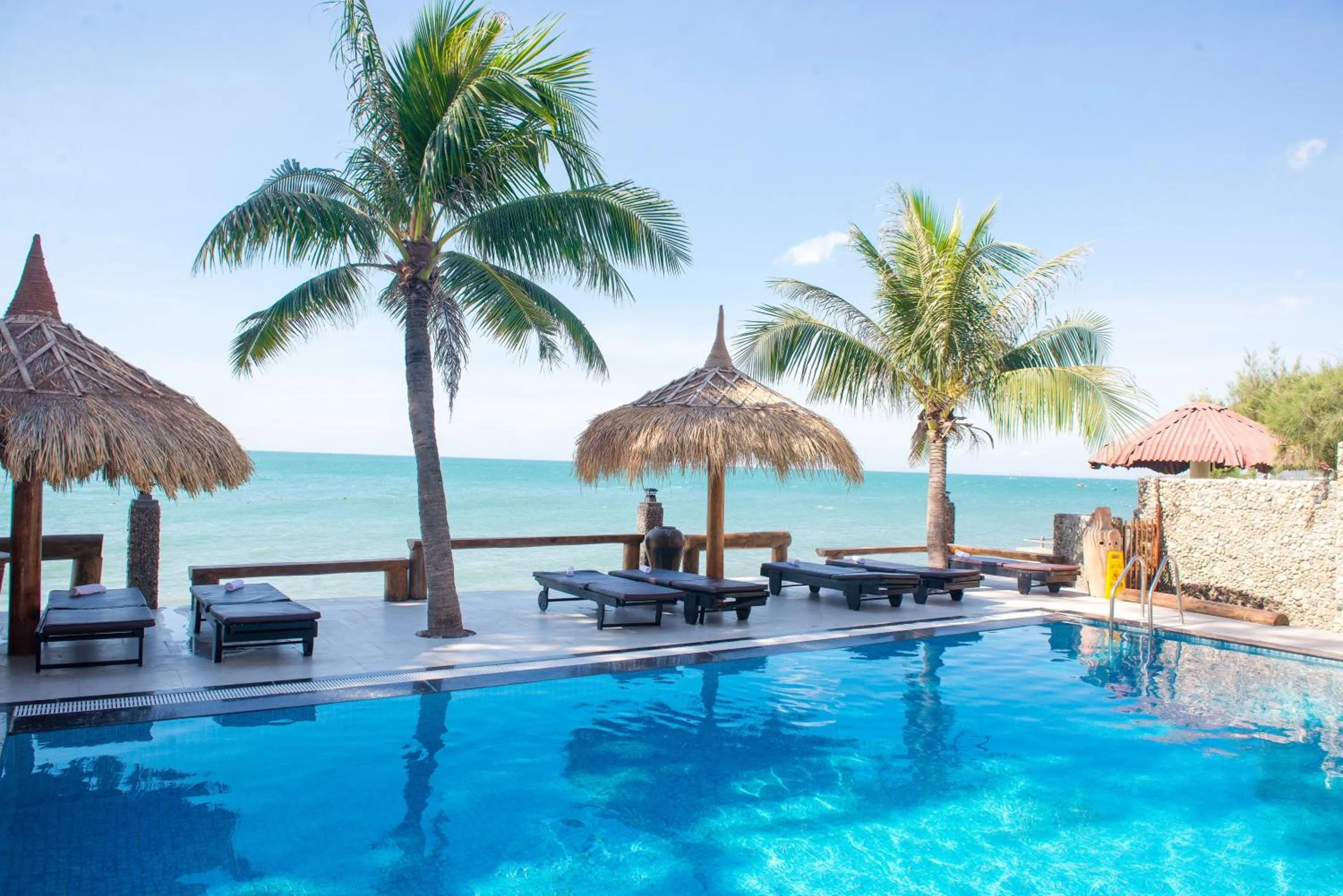 Swimming pool in ViVa Resort Mui Ne