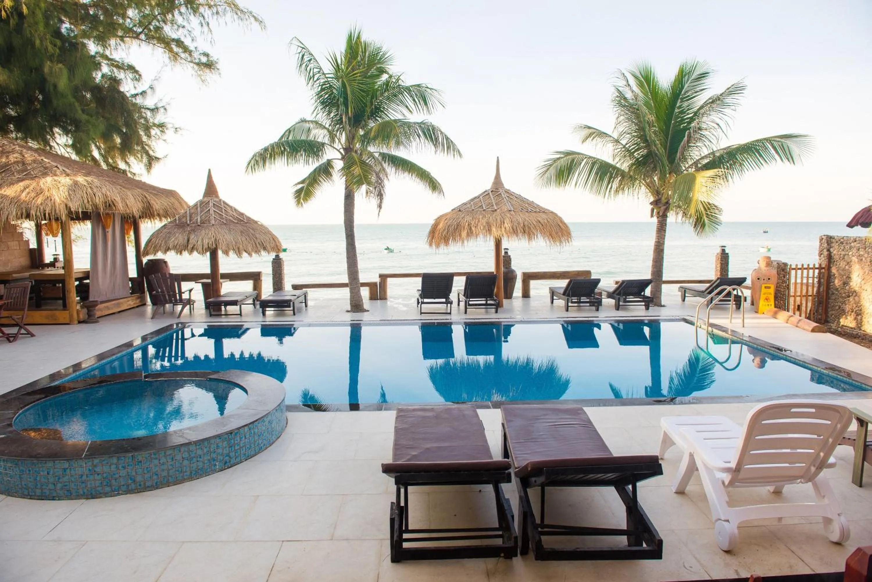 Swimming pool in ViVa Resort Mui Ne