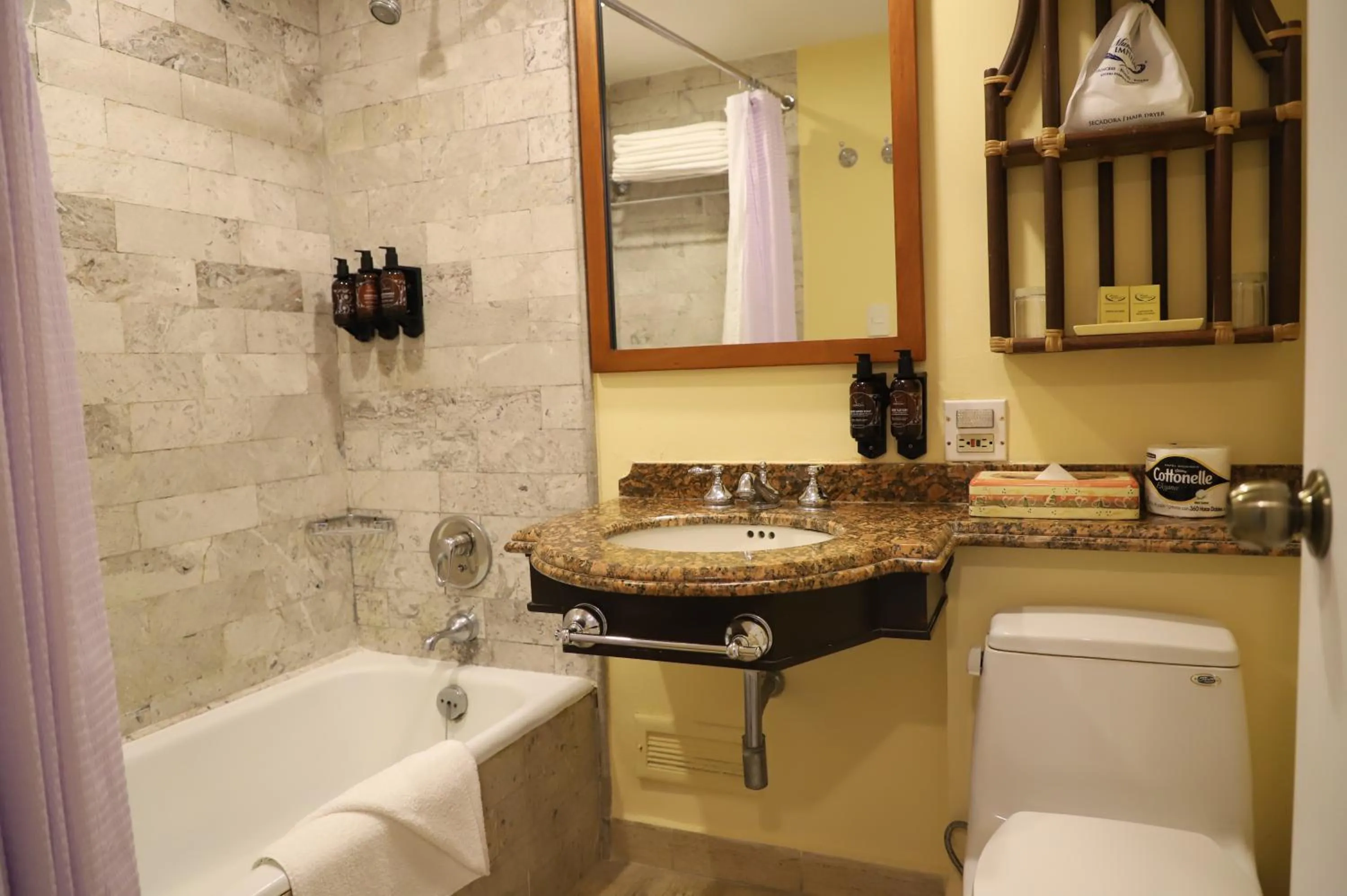 Bathroom in Pierre Mundo Imperial Riviera Diamante Acapulco