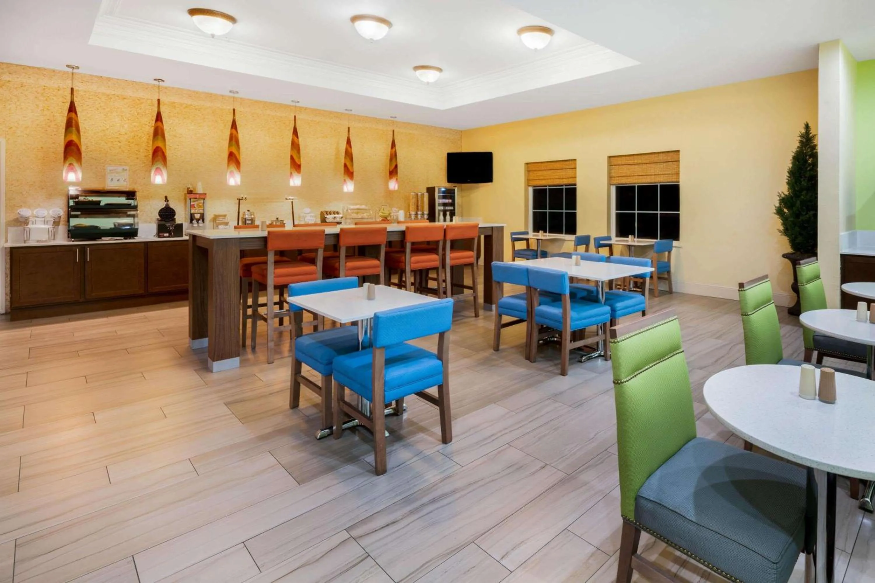 Restaurant/places to eat in La Quinta Inn & Suites by Wyndham Broussard - Lafayette Area