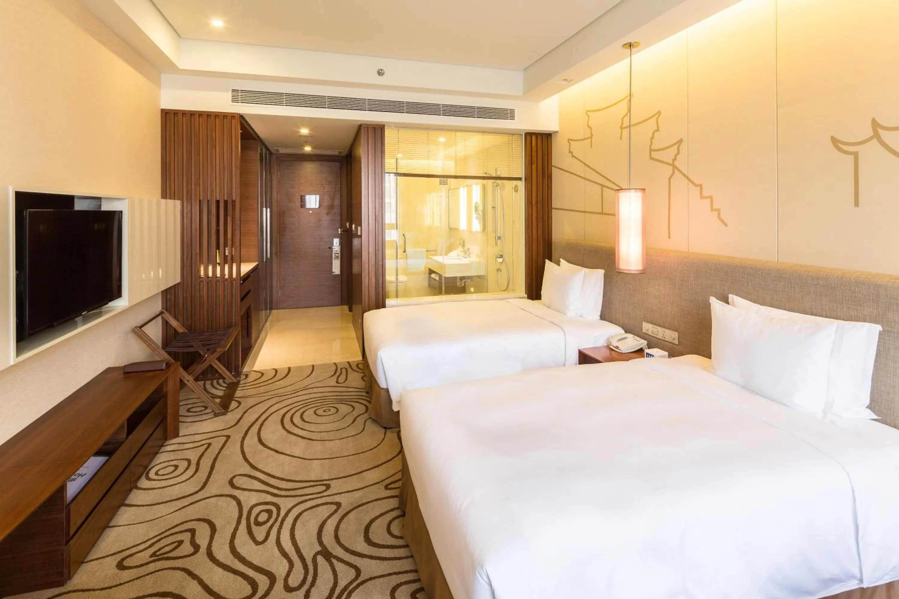 Photo of the whole room, Bed in Holiday Inn Shanghai Hongqiao by IHG - near by Hongqiao Airport & NECC