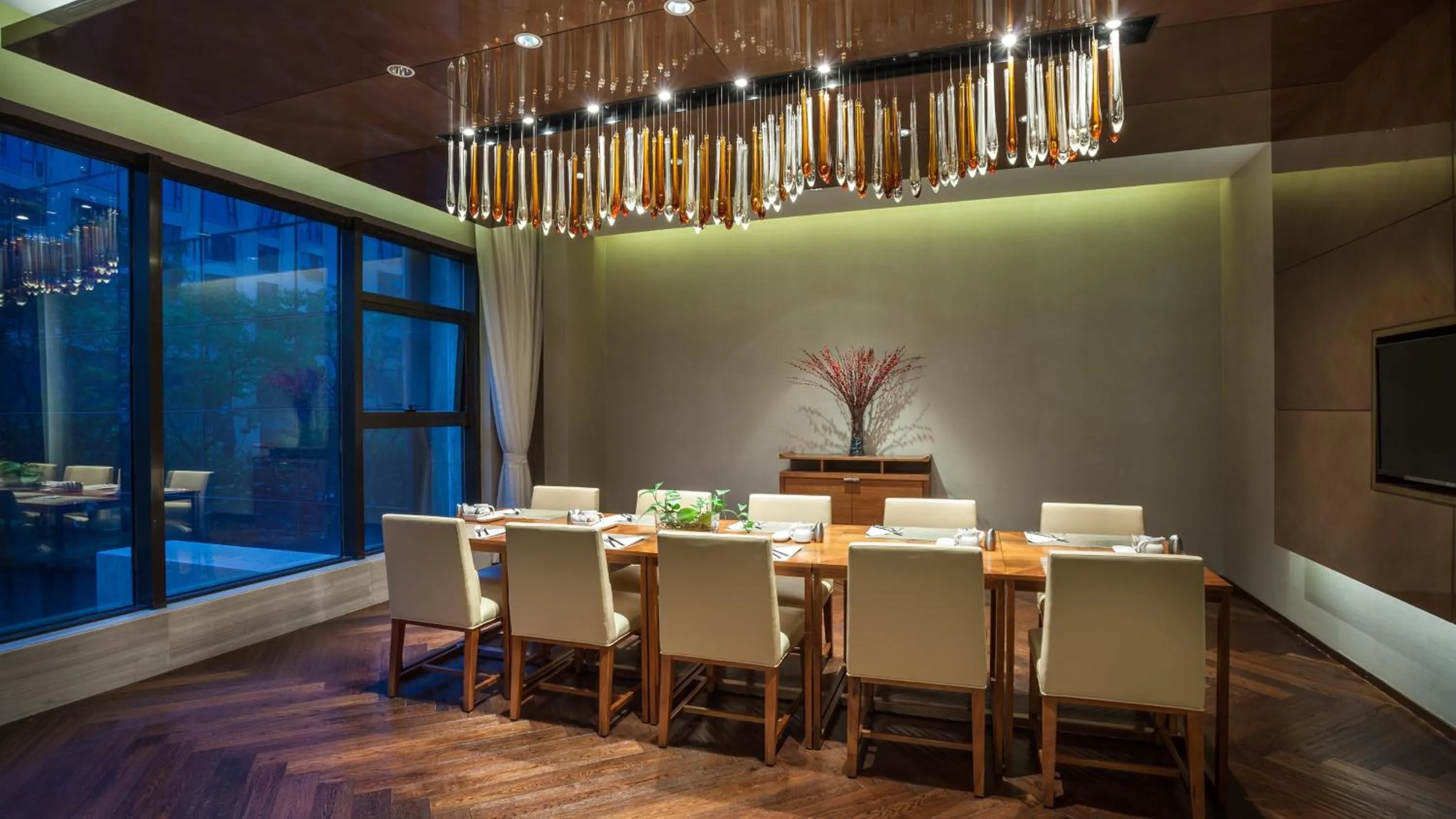 Restaurant/places to eat in Holiday Inn Shanghai Hongqiao by IHG - near by Hongqiao Airport & NECC