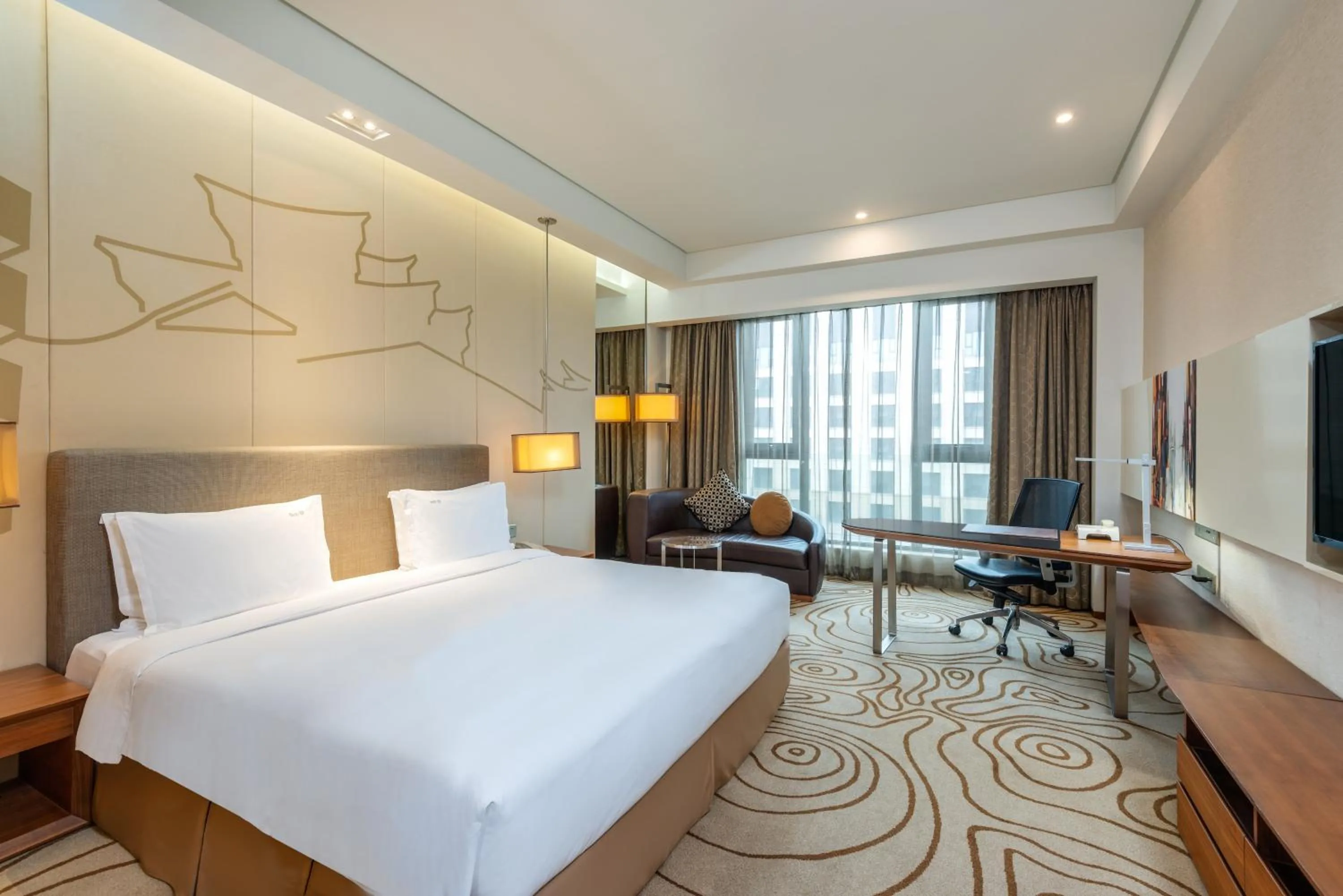 Photo of the whole room, Bed in Holiday Inn Shanghai Hongqiao by IHG - near by Hongqiao Airport & NECC