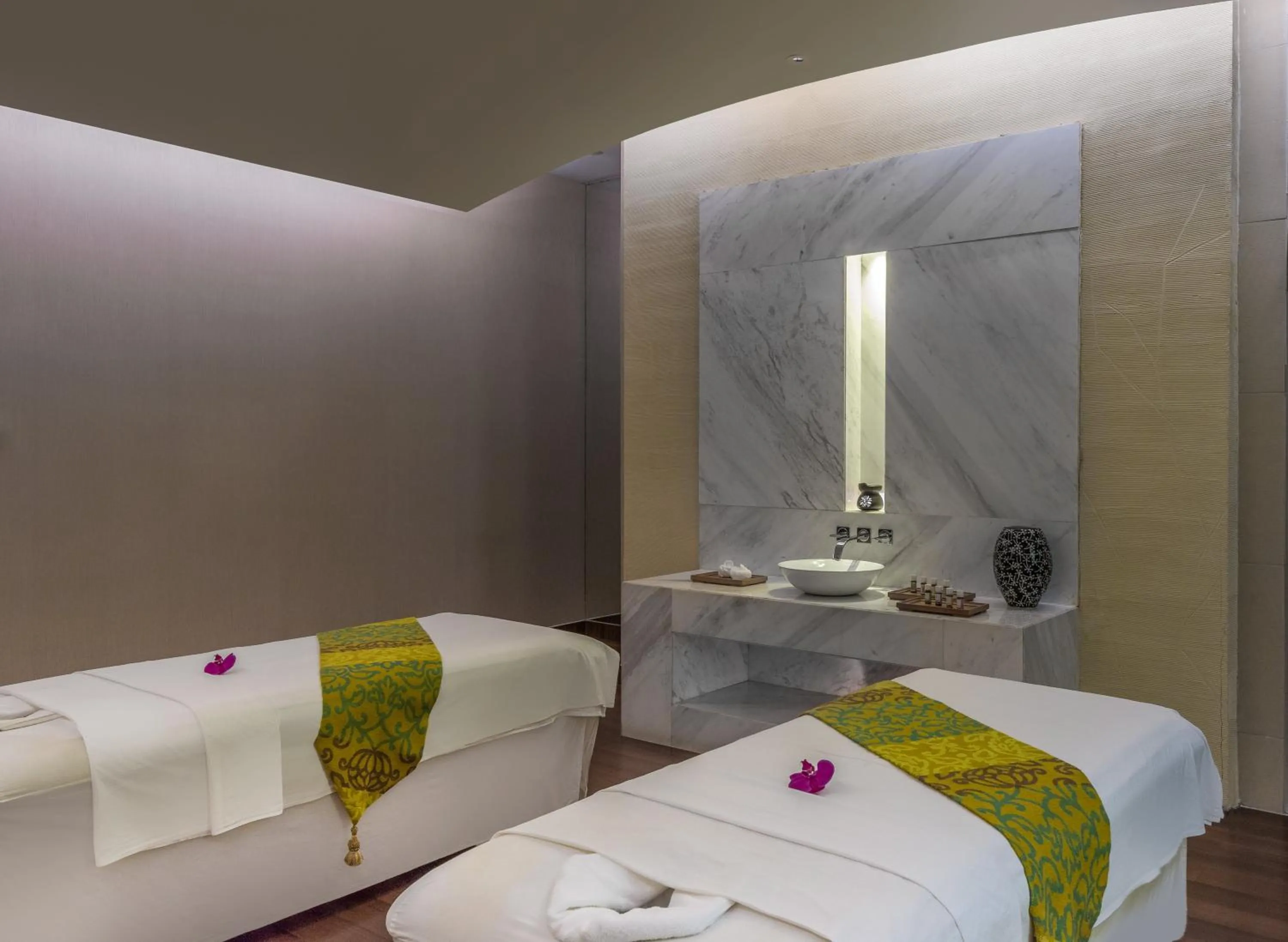 Spa and wellness centre/facilities, Bed in Holiday Inn Shanghai Hongqiao by IHG - near by Hongqiao Airport & NECC