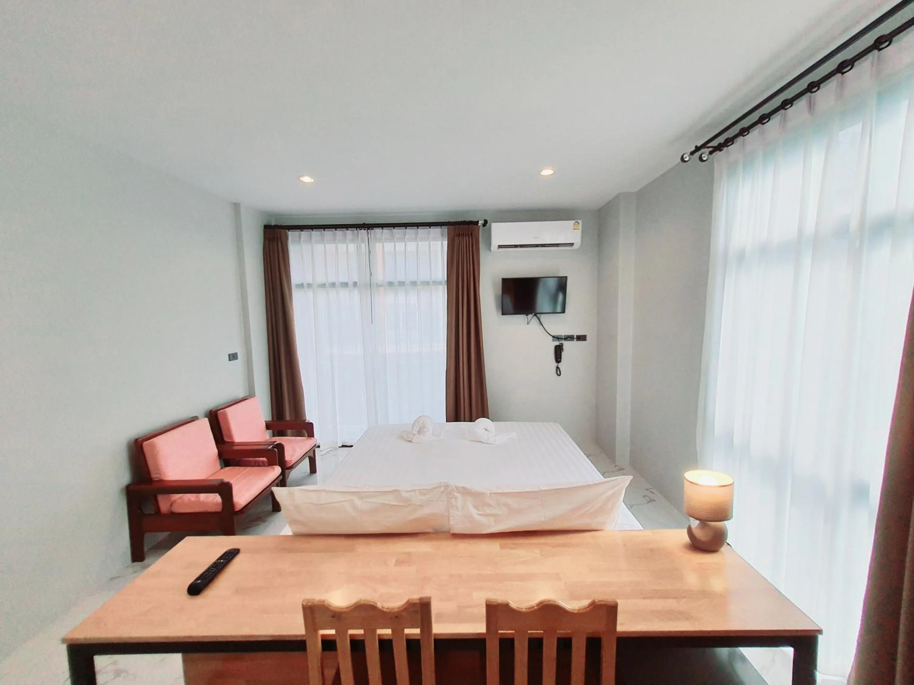 Photo of the whole room, Bed in SUhotel Suratthani