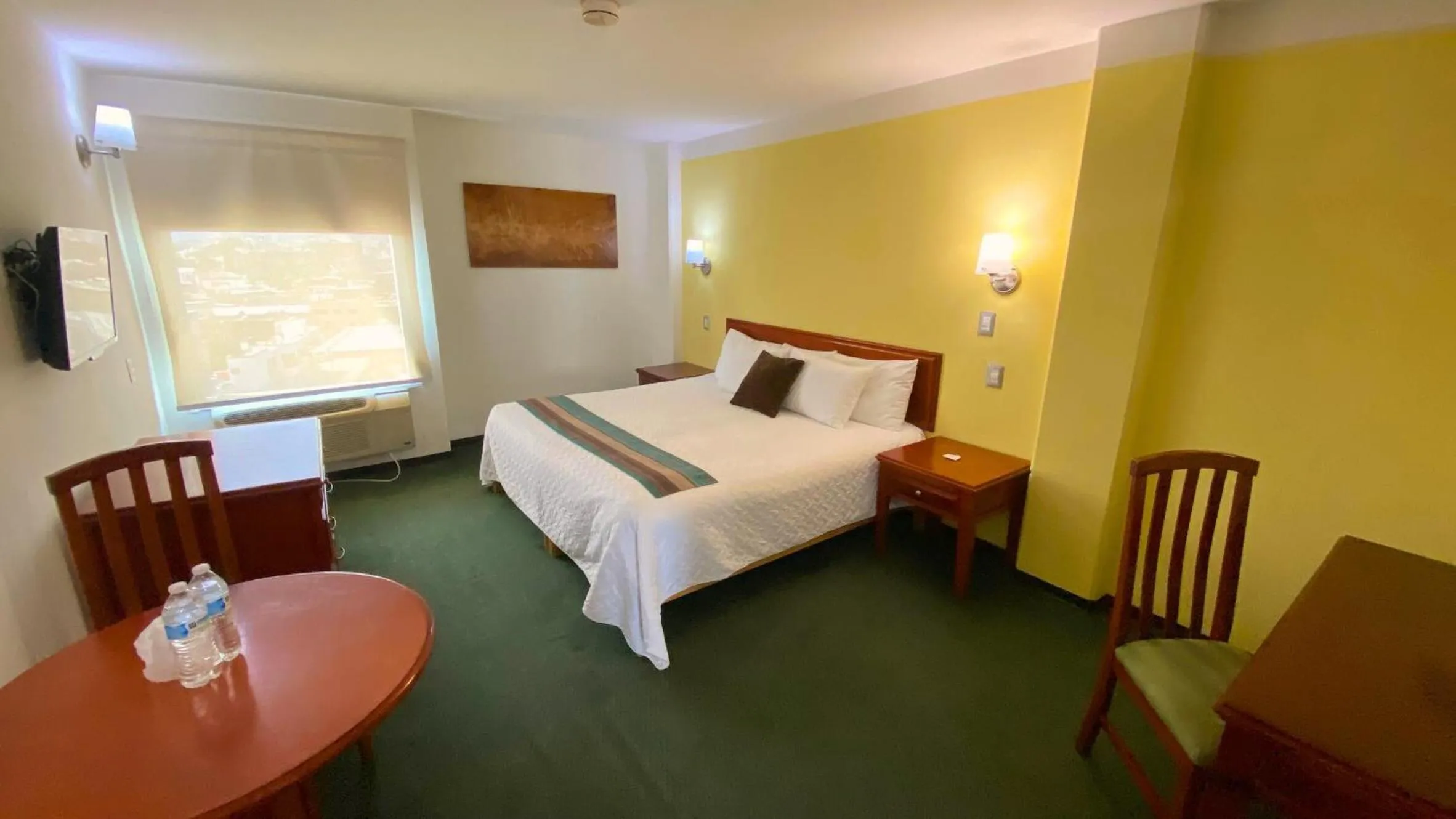 Photo of the whole room, Bed in Hotel Enterprise Inn Poliforum