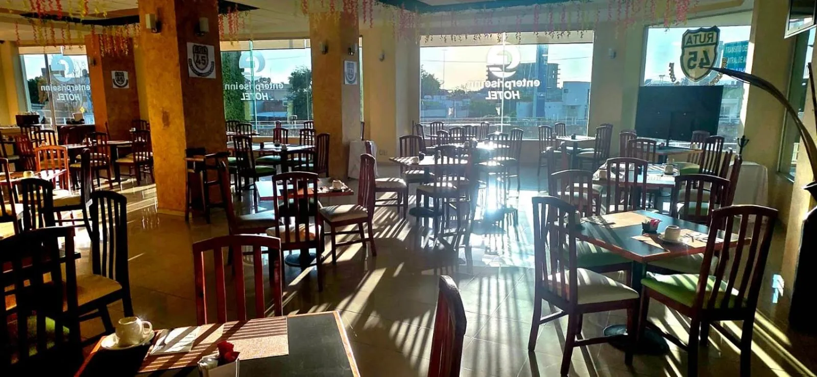 Restaurant/places to eat in Hotel Enterprise Inn Poliforum