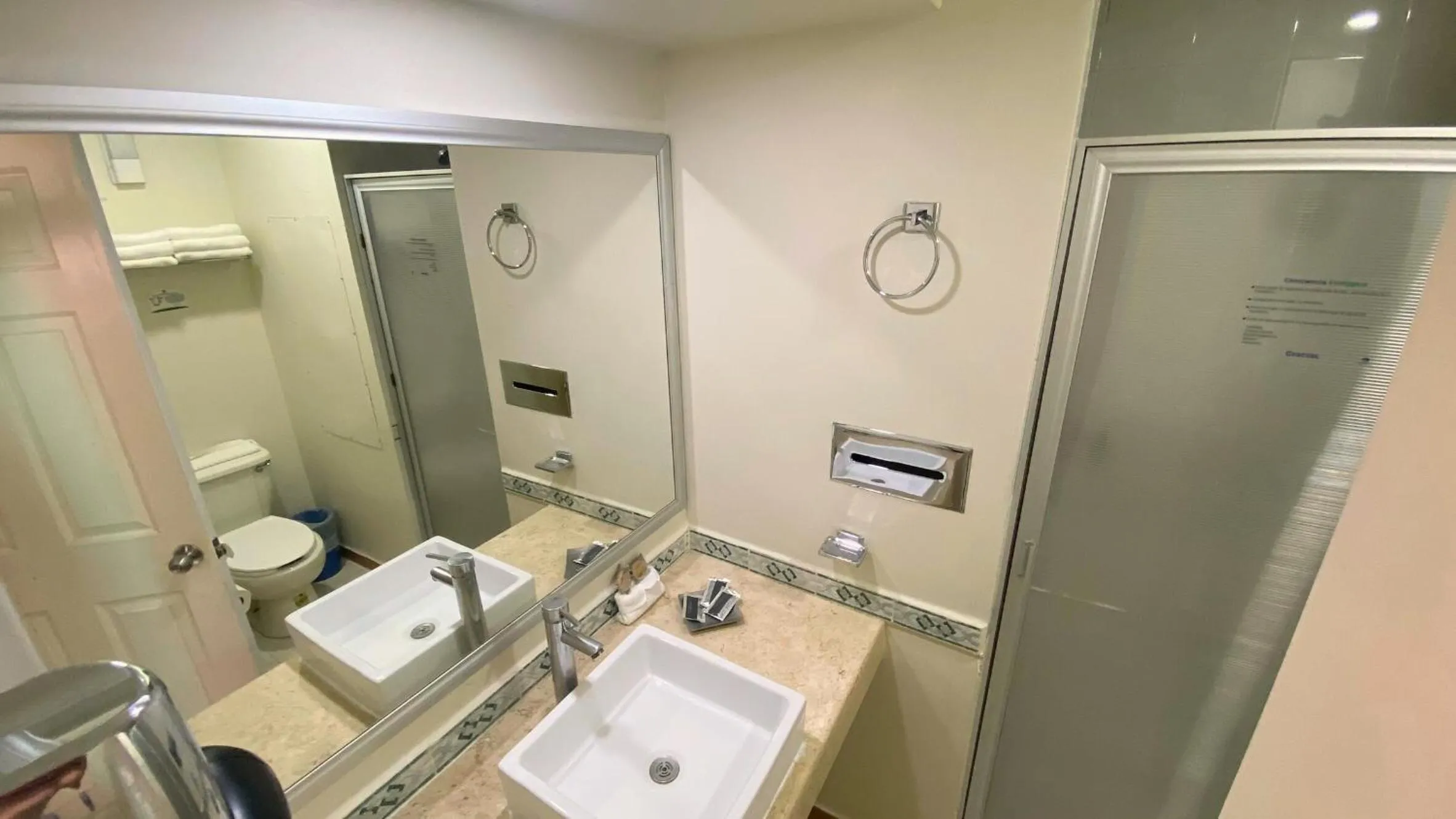 Shower in Hotel Enterprise Inn Poliforum