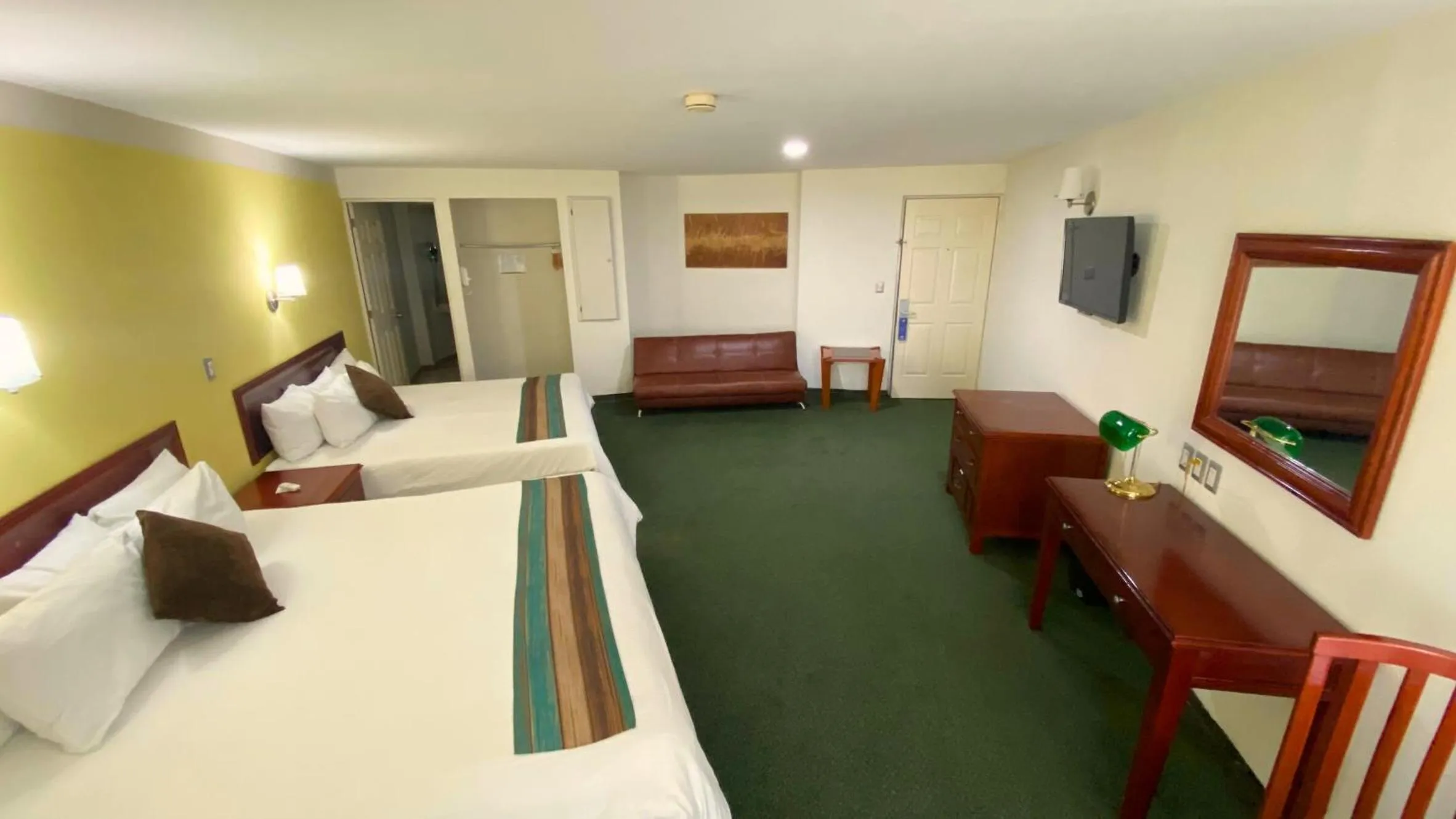 Bed in Hotel Enterprise Inn Poliforum