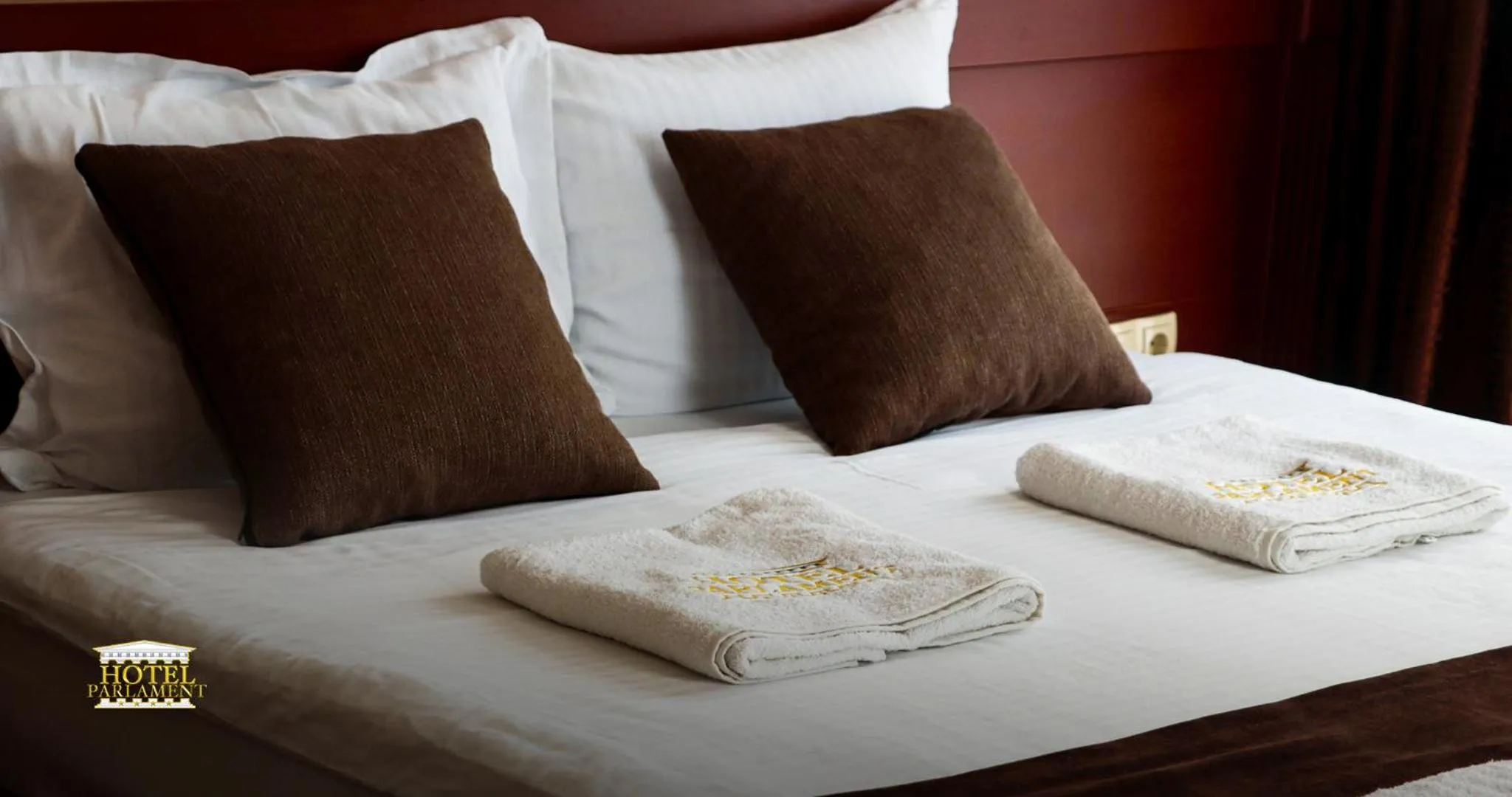 Bed in Hotel Parlament