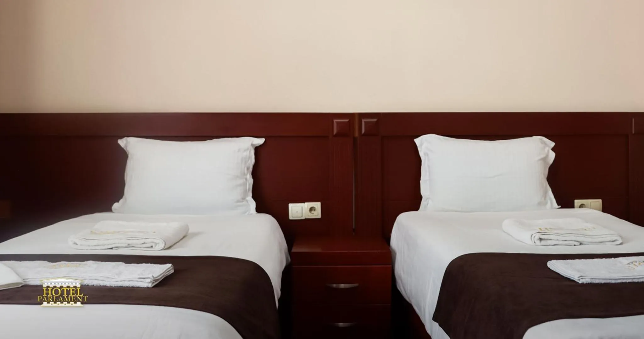 Bed in Hotel Parlament