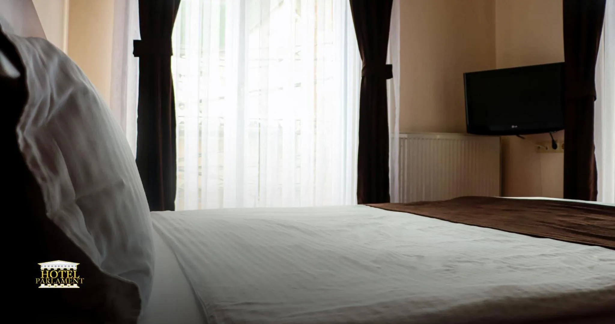 Bed in Hotel Parlament