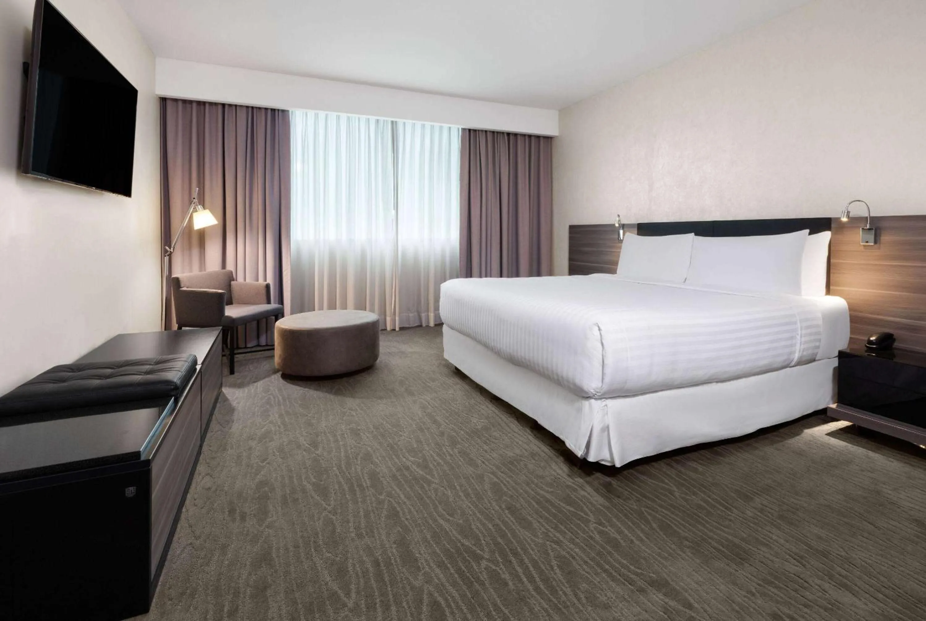 Photo of the whole room, Bed in Wyndham Monterrey Ambassador Centro