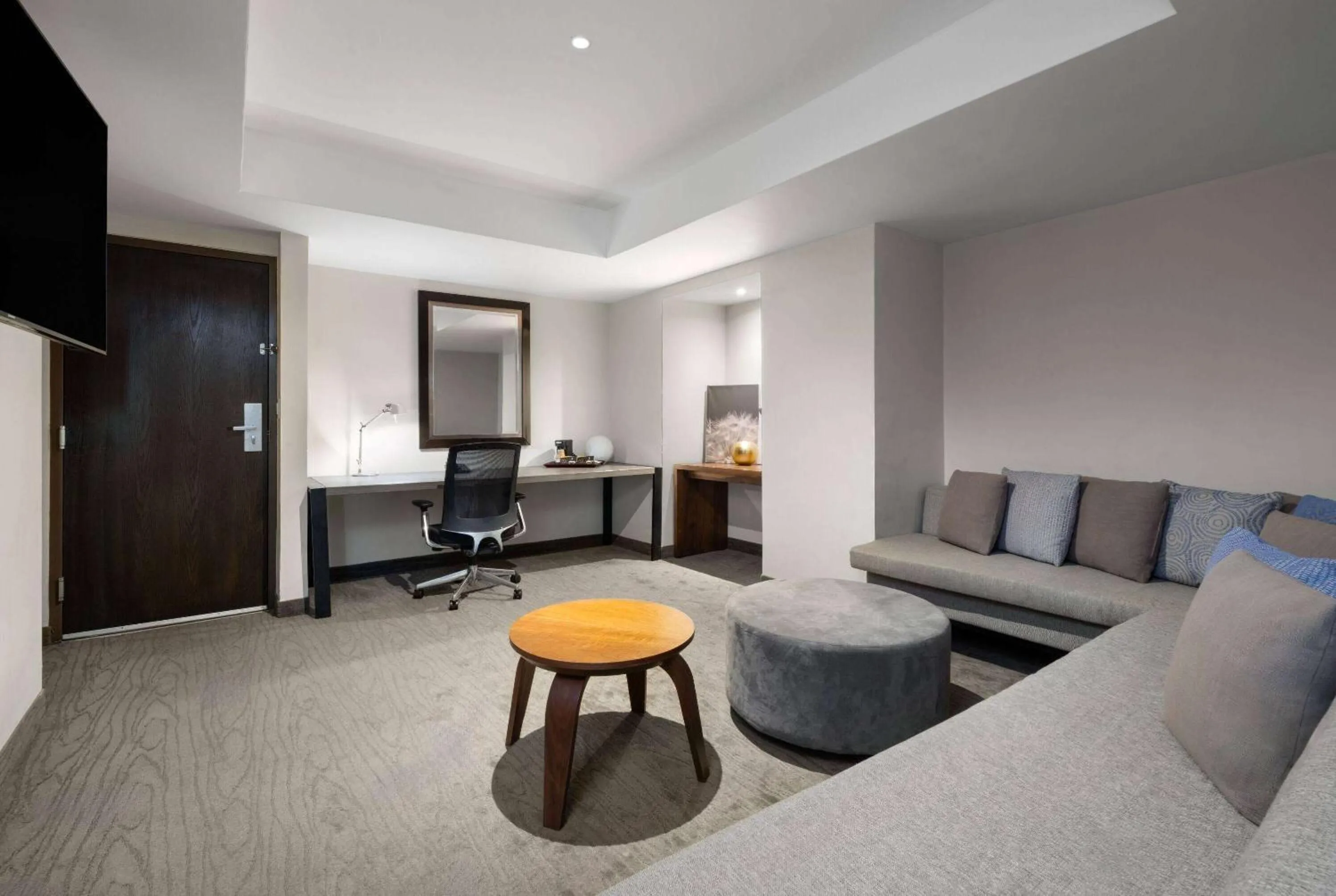 Photo of the whole room in Wyndham Monterrey Ambassador Centro