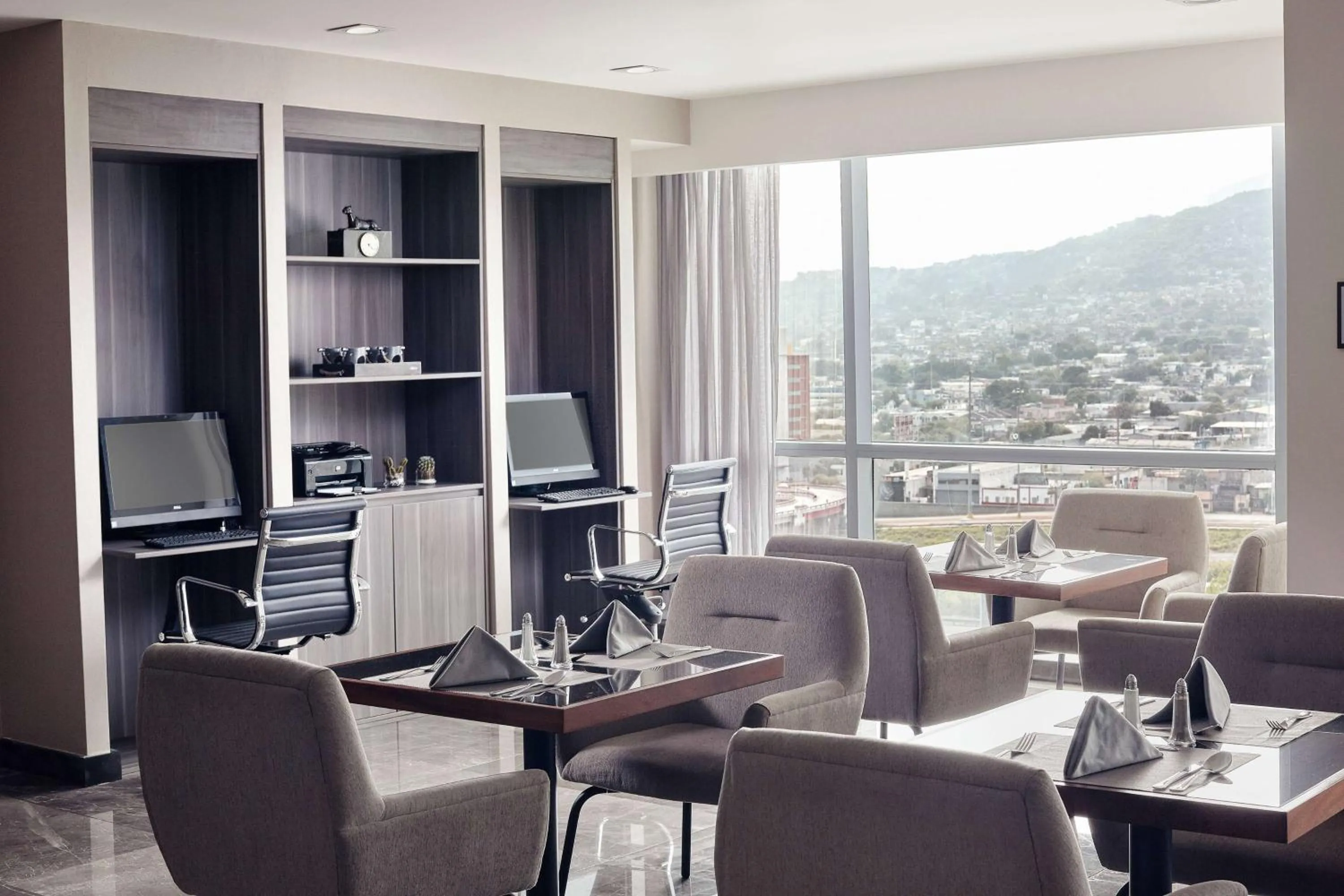 Restaurant/places to eat in Wyndham Monterrey Ambassador Centro