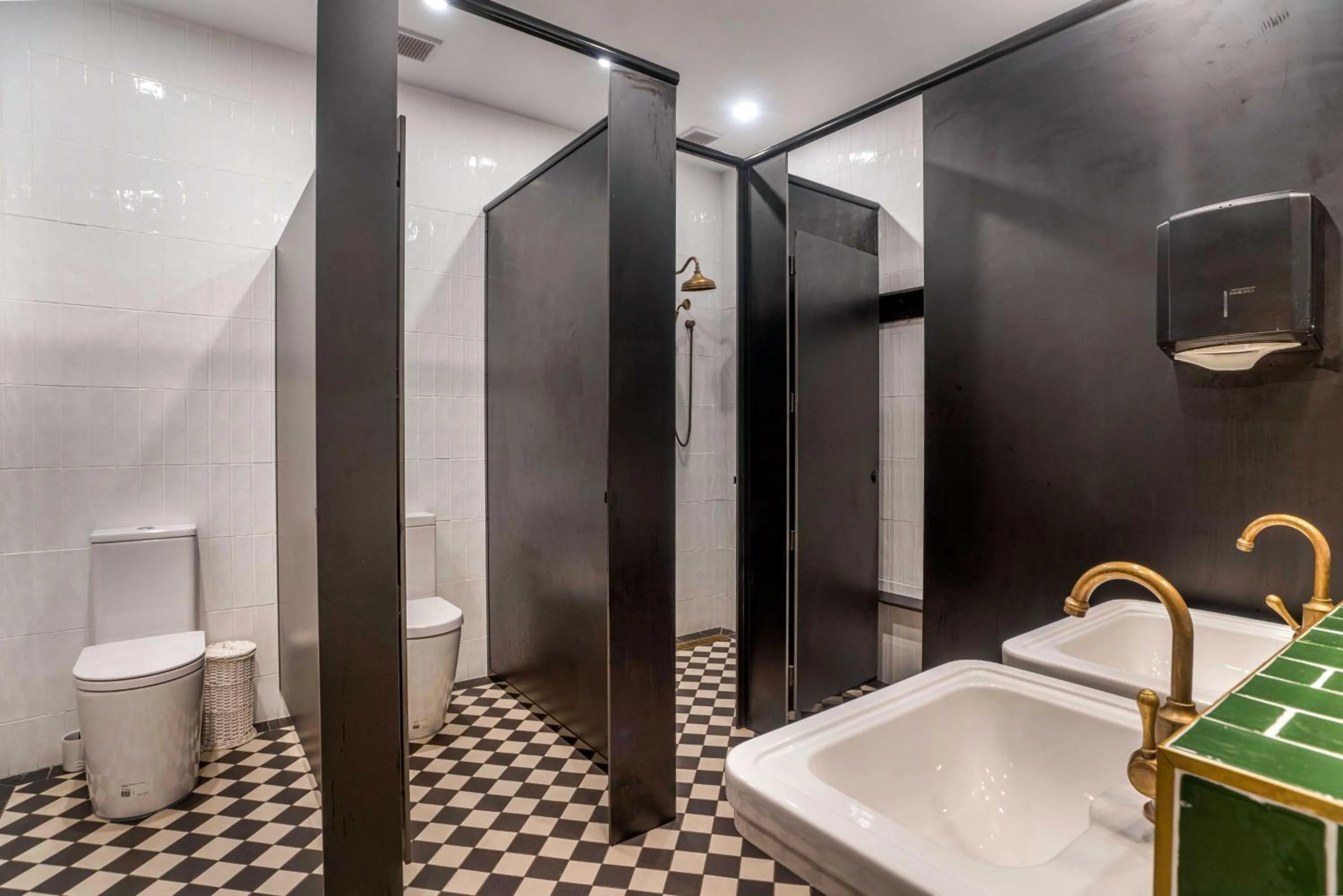 Bathroom in Metropolitan Hotel