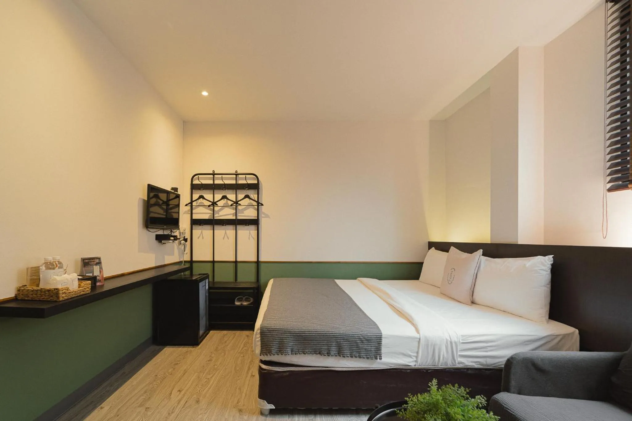 Photo of the whole room, Bed in Tim Mansion