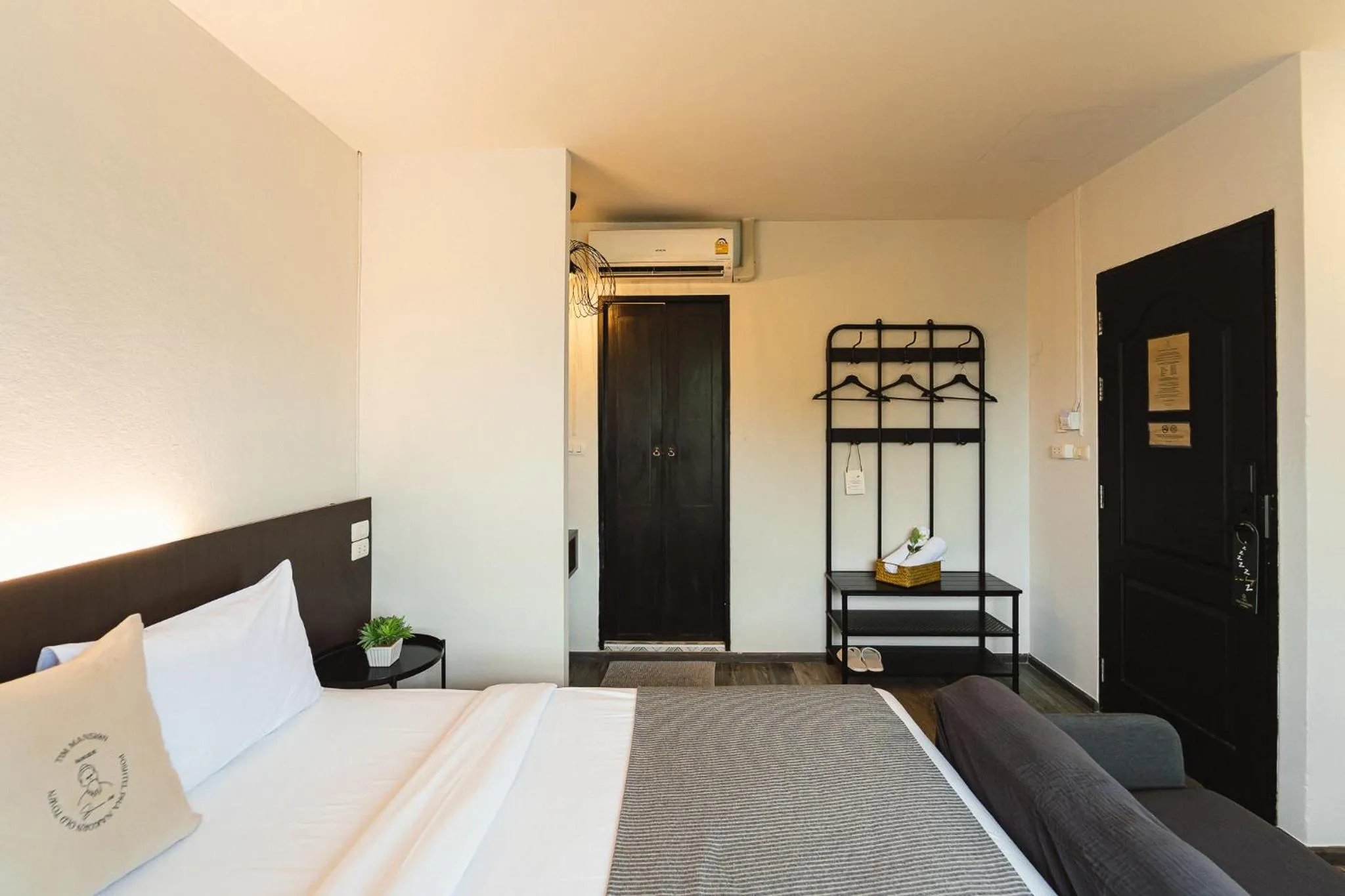 Photo of the whole room, Bed in Tim Mansion