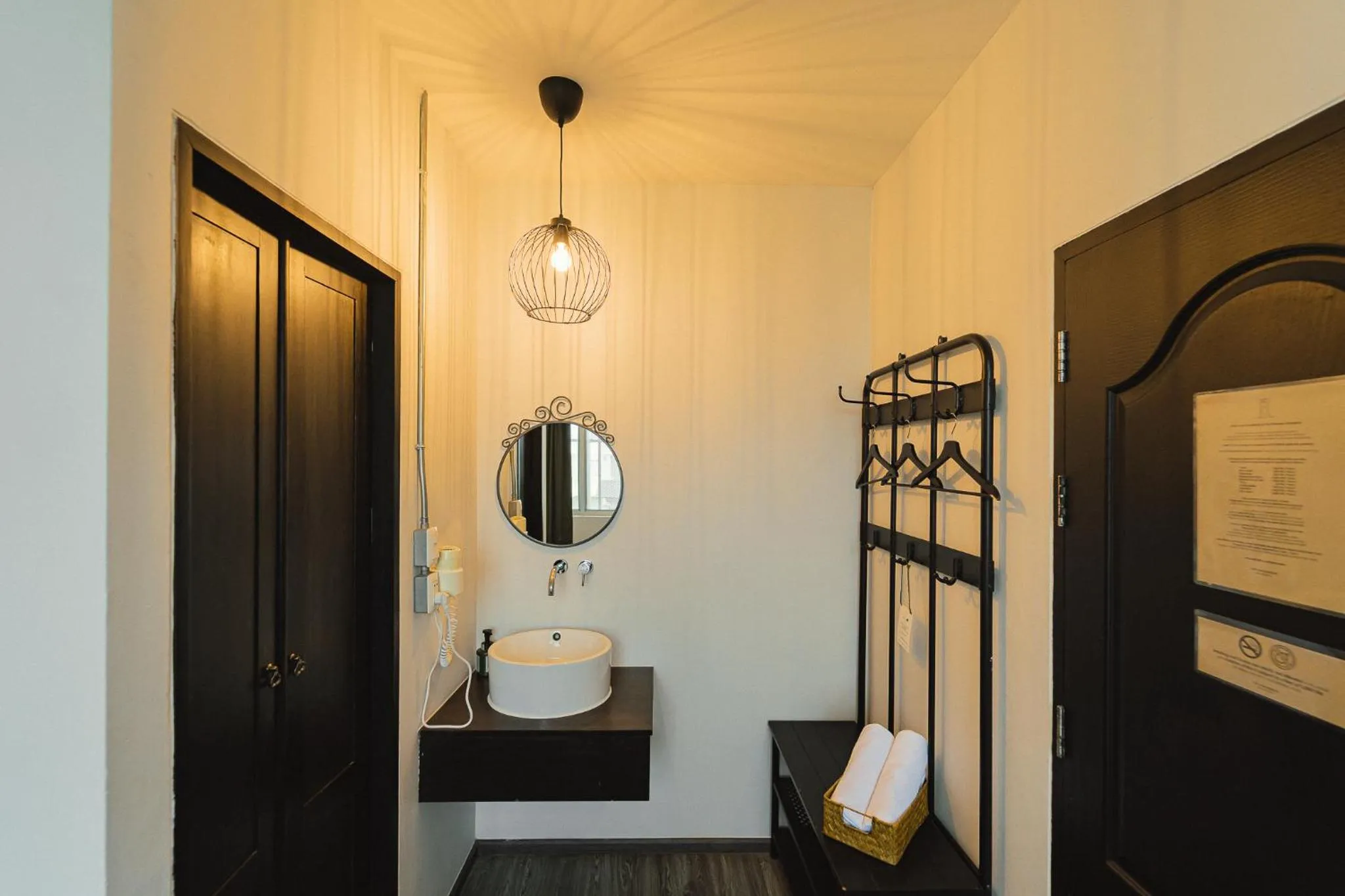 Photo of the whole room in Tim Mansion