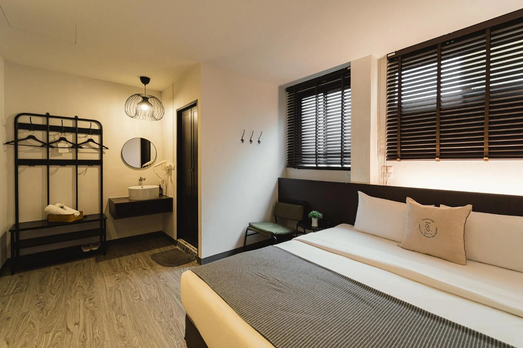 Photo of the whole room, Bed in Tim Mansion