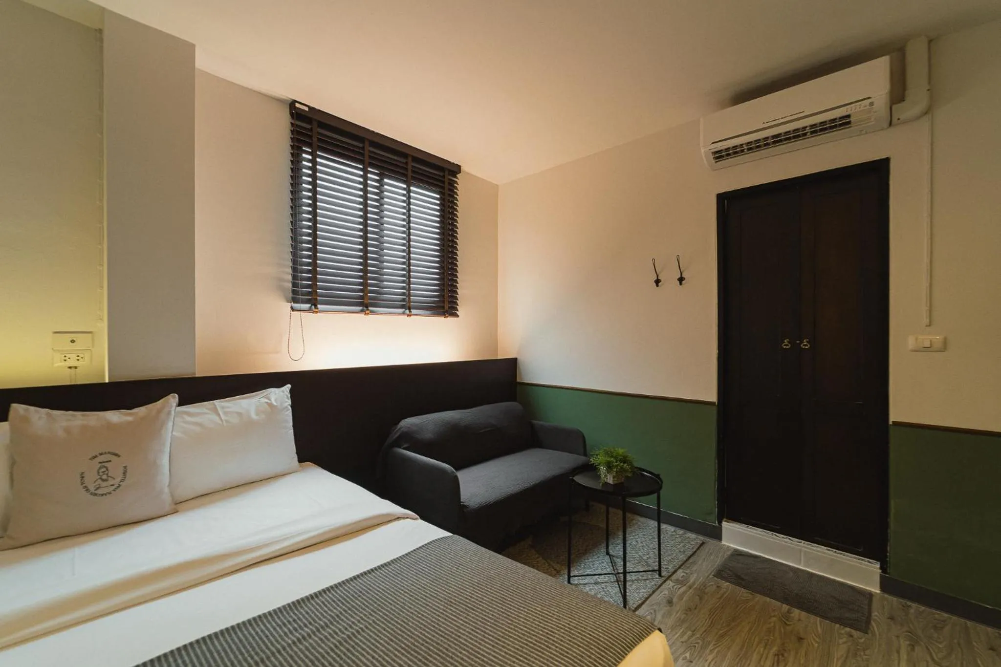 Photo of the whole room, Bed in Tim Mansion