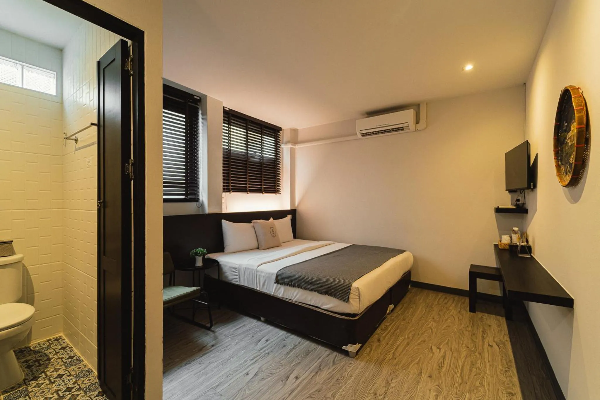 Photo of the whole room, Bed in Tim Mansion