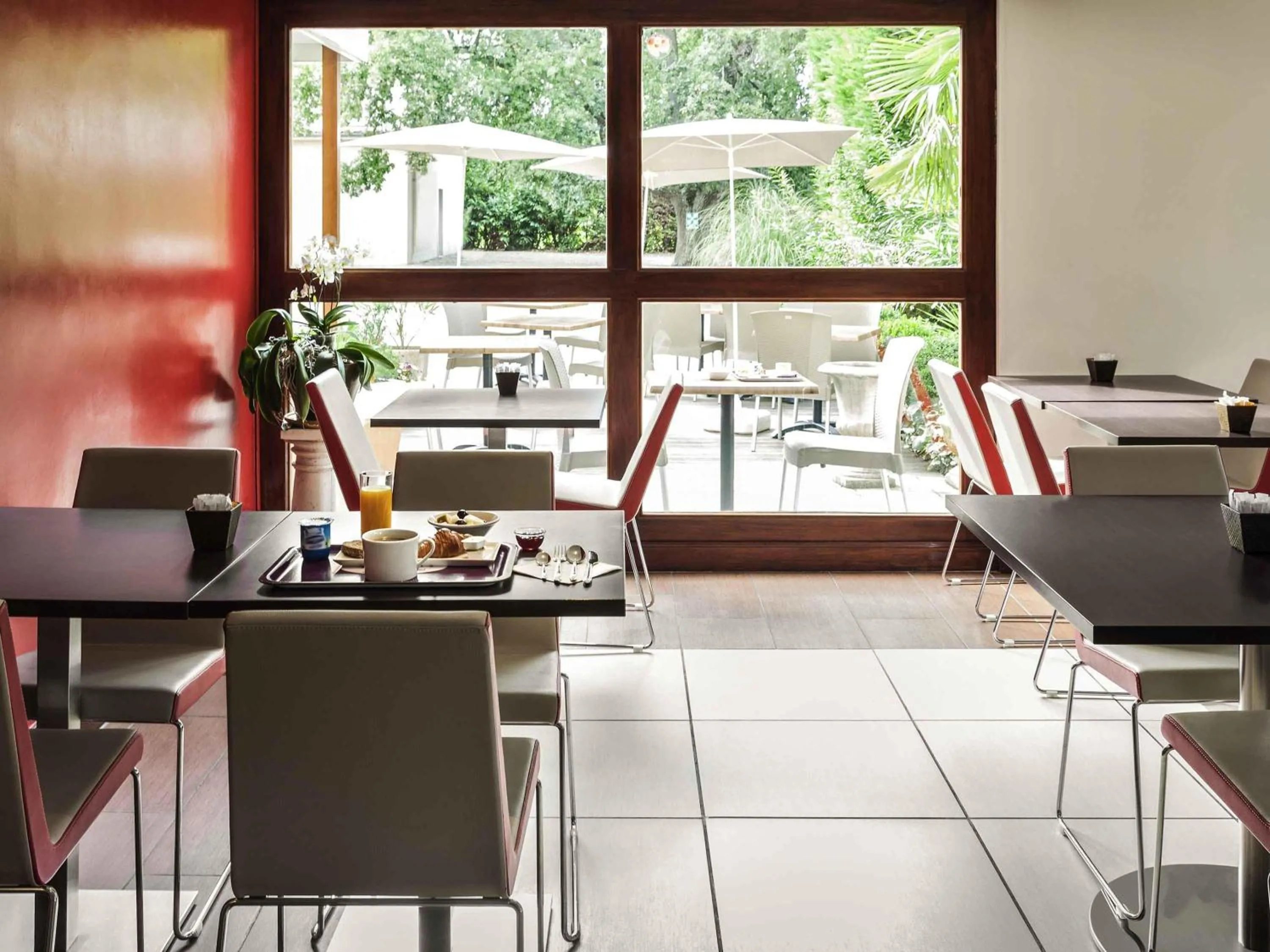 Restaurant/places to eat in ibis Auch