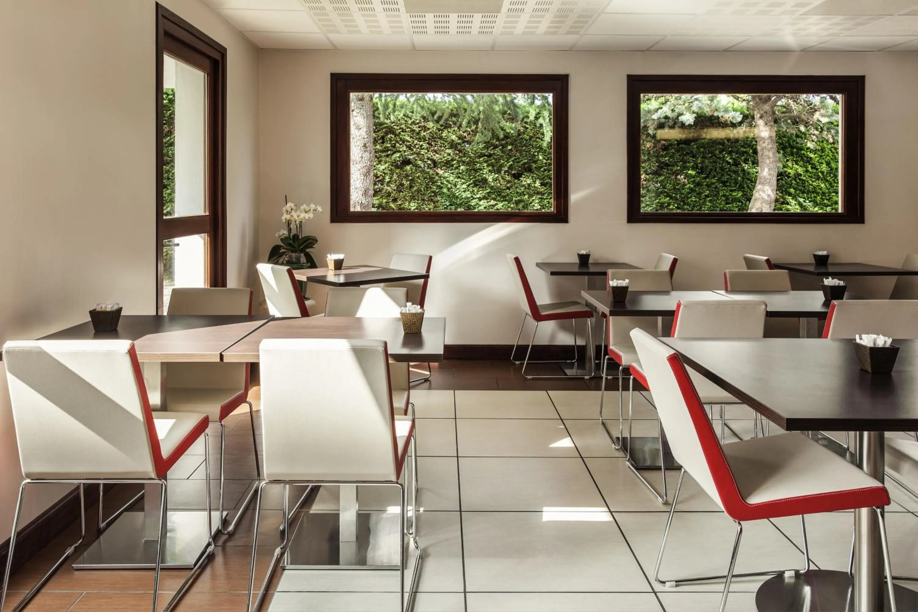 Area and facilities in ibis Auch