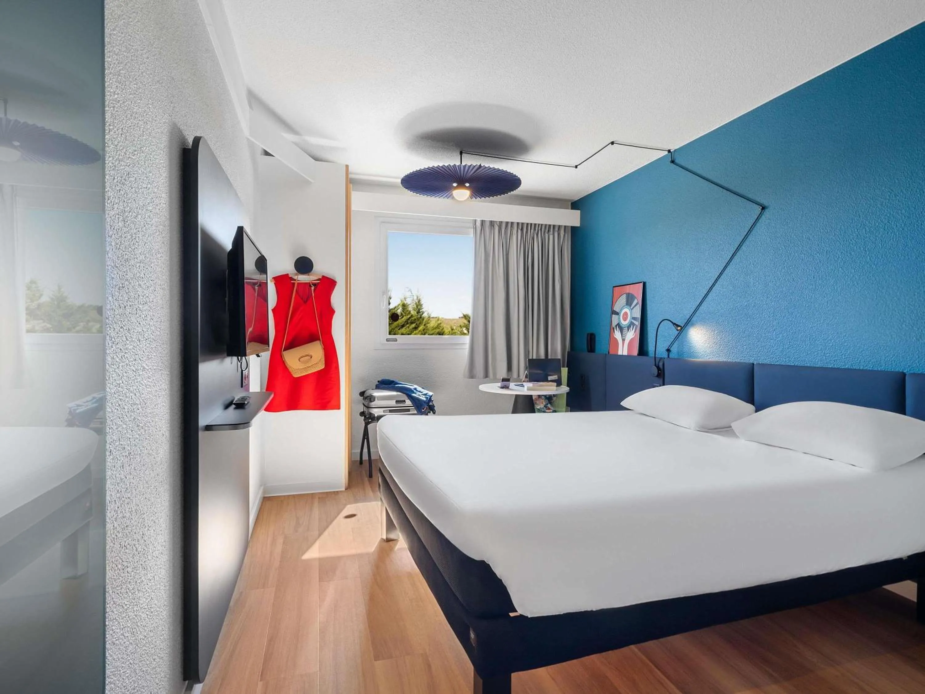 Bedroom, Bed in ibis Auch