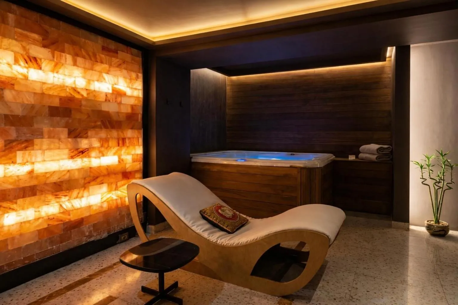 Hot Tub in Alla Gondola Hotel & SPA Tirana