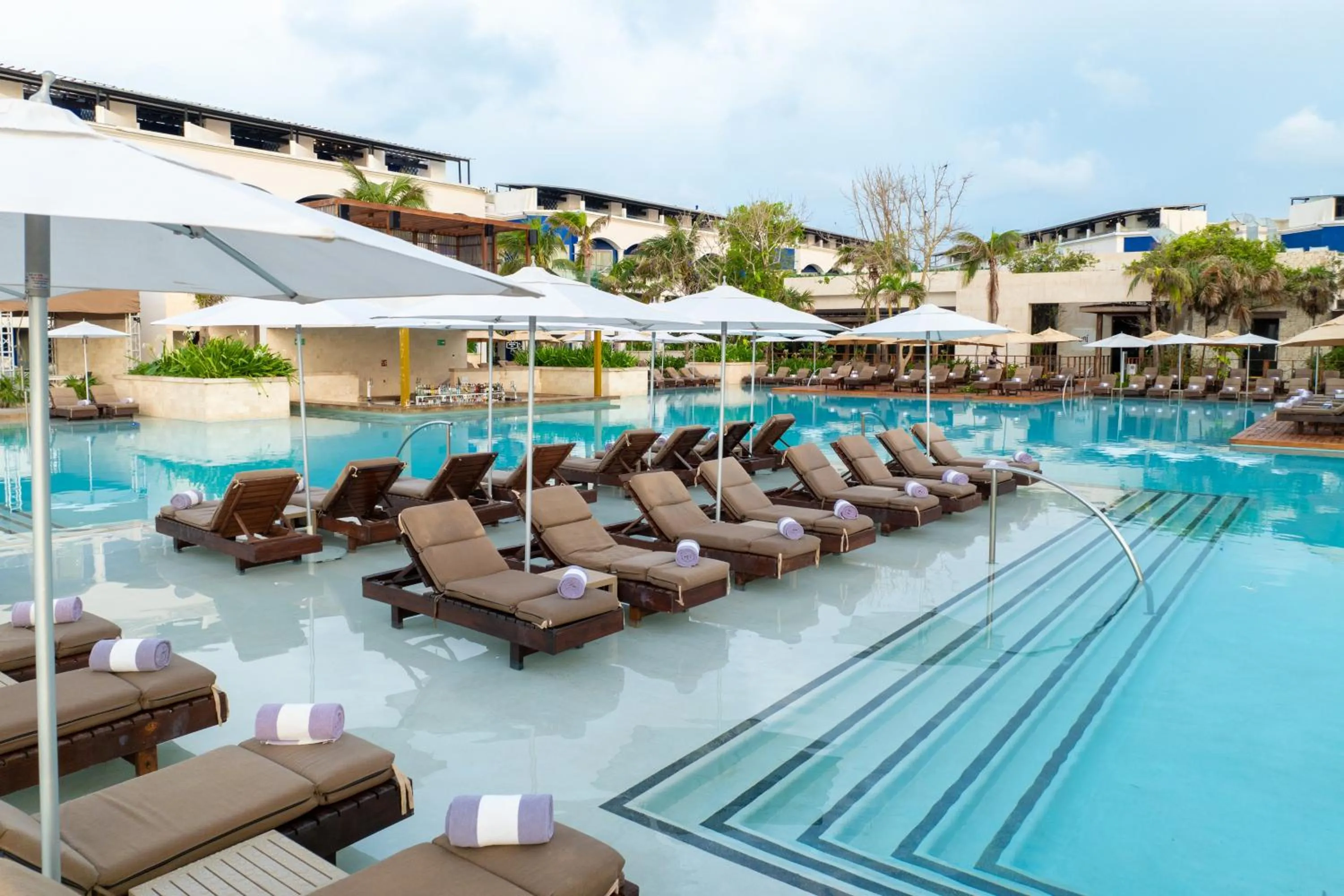 Swimming pool in Hard Rock Hotel Riviera Maya - Heaven Adults Only - All Inclusive