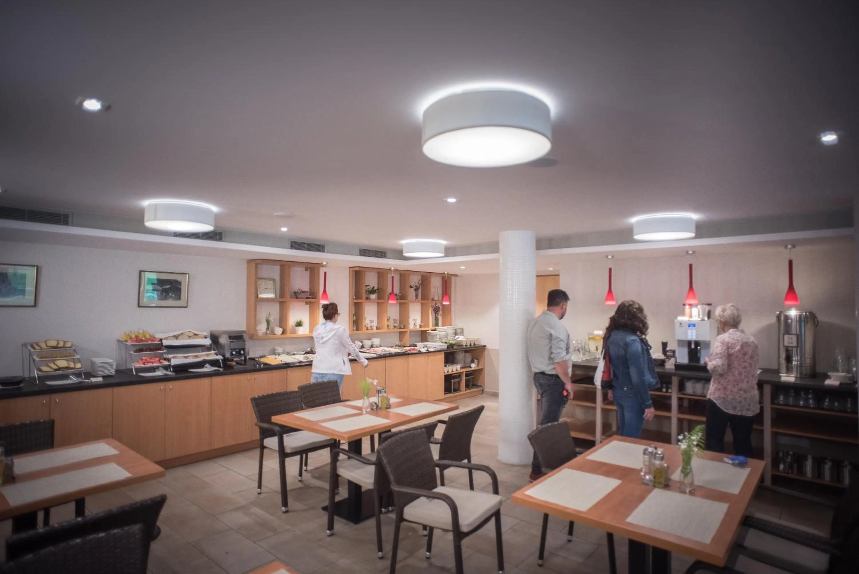 Restaurant/places to eat in Lobogo Resort