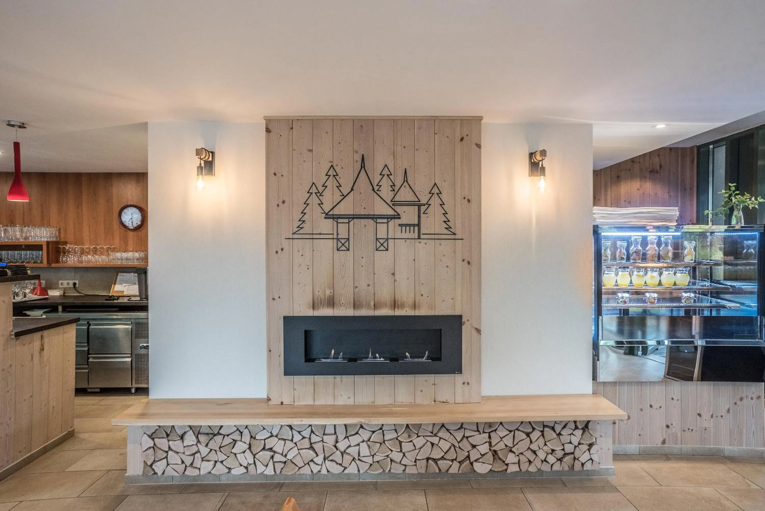 Restaurant/places to eat in Lobogo Resort