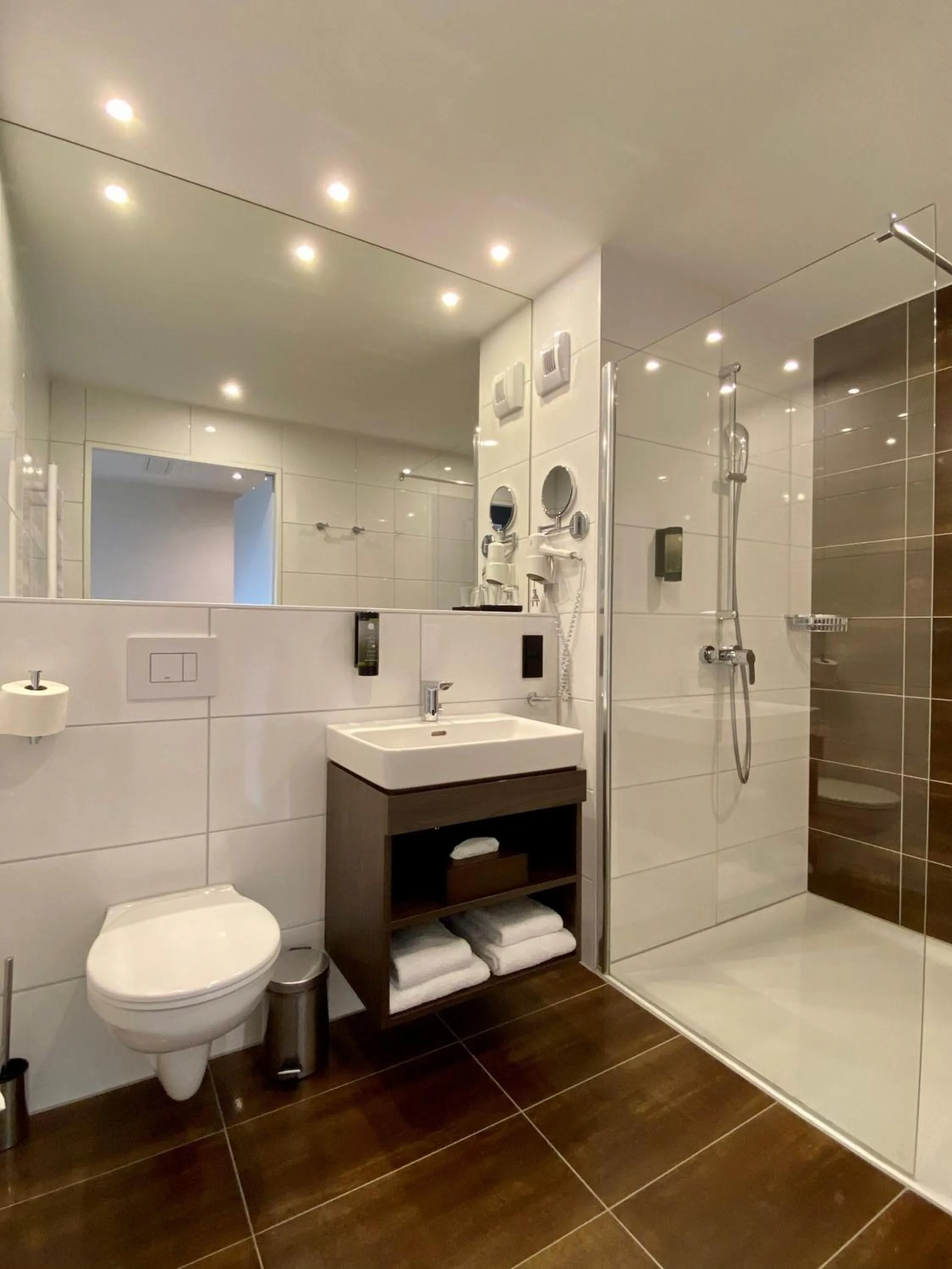 Shower in Burgau Hotel Sonnenhof