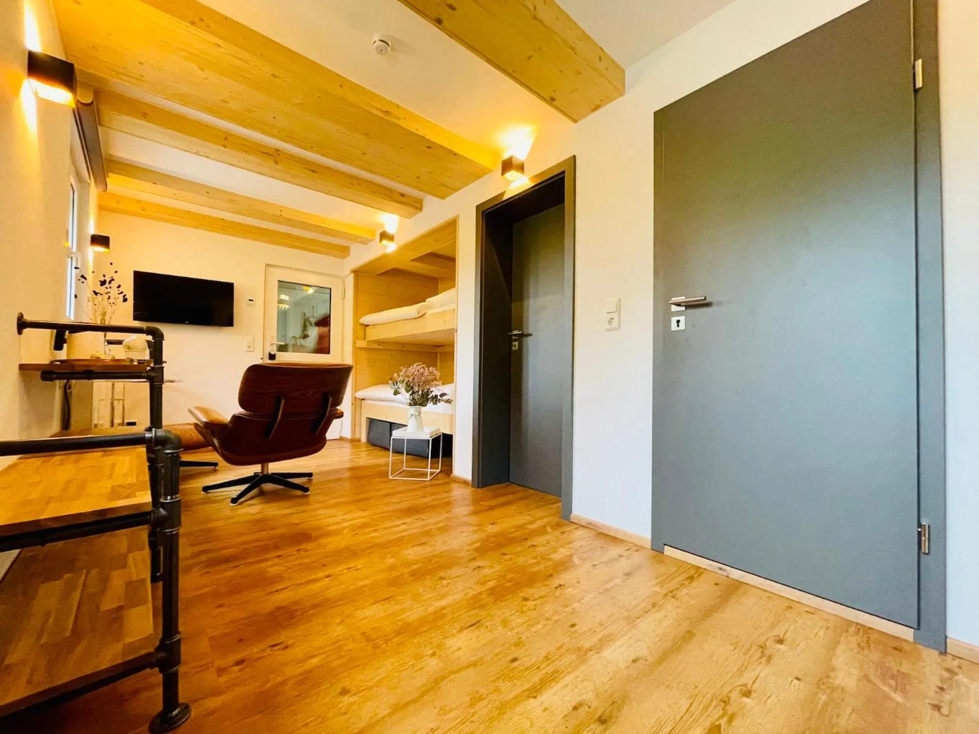 Communal lounge/ TV room in RotmeerHaus