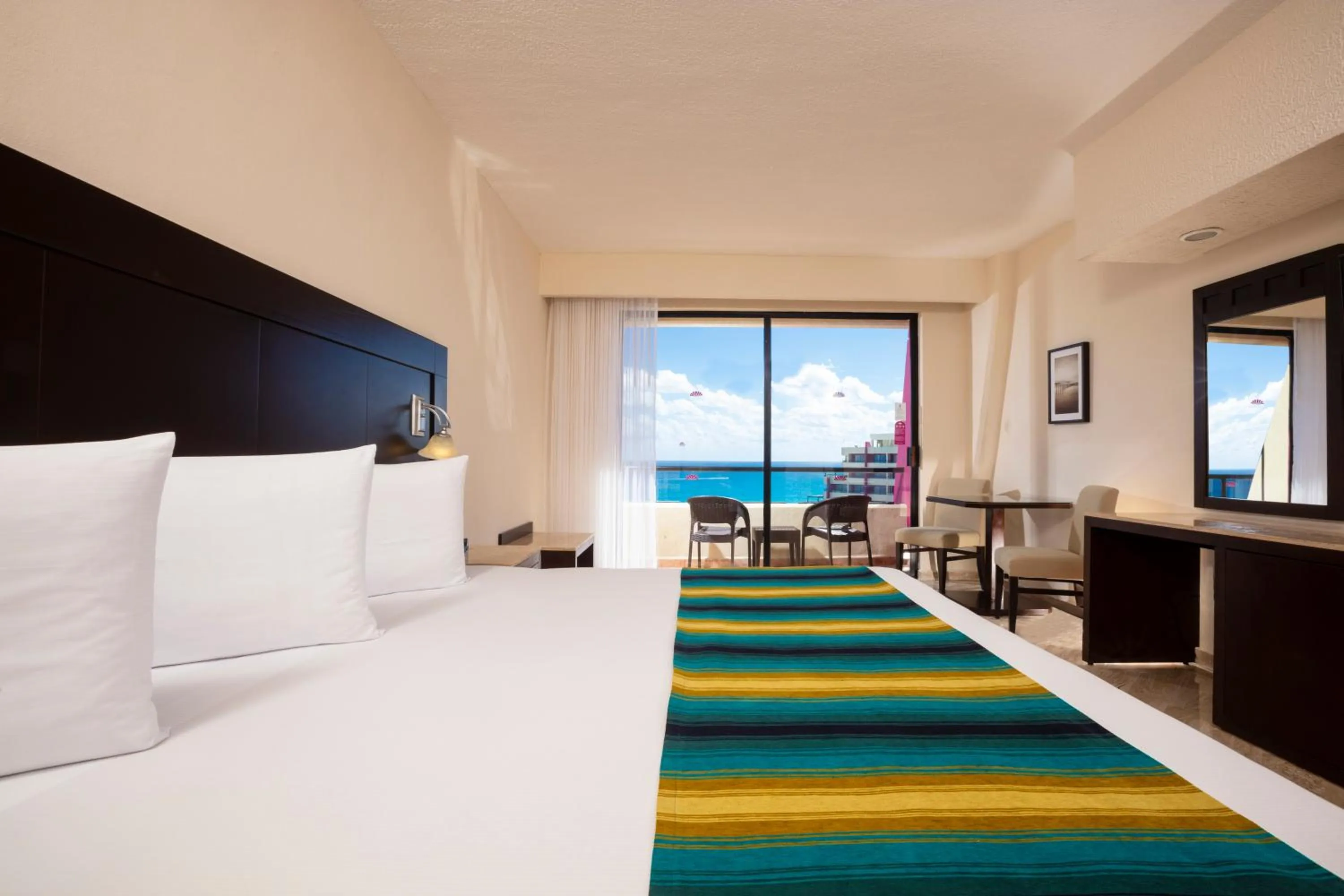 Photo of the whole room, Bed in Crown Paradise Club Cancun - All Inclusive